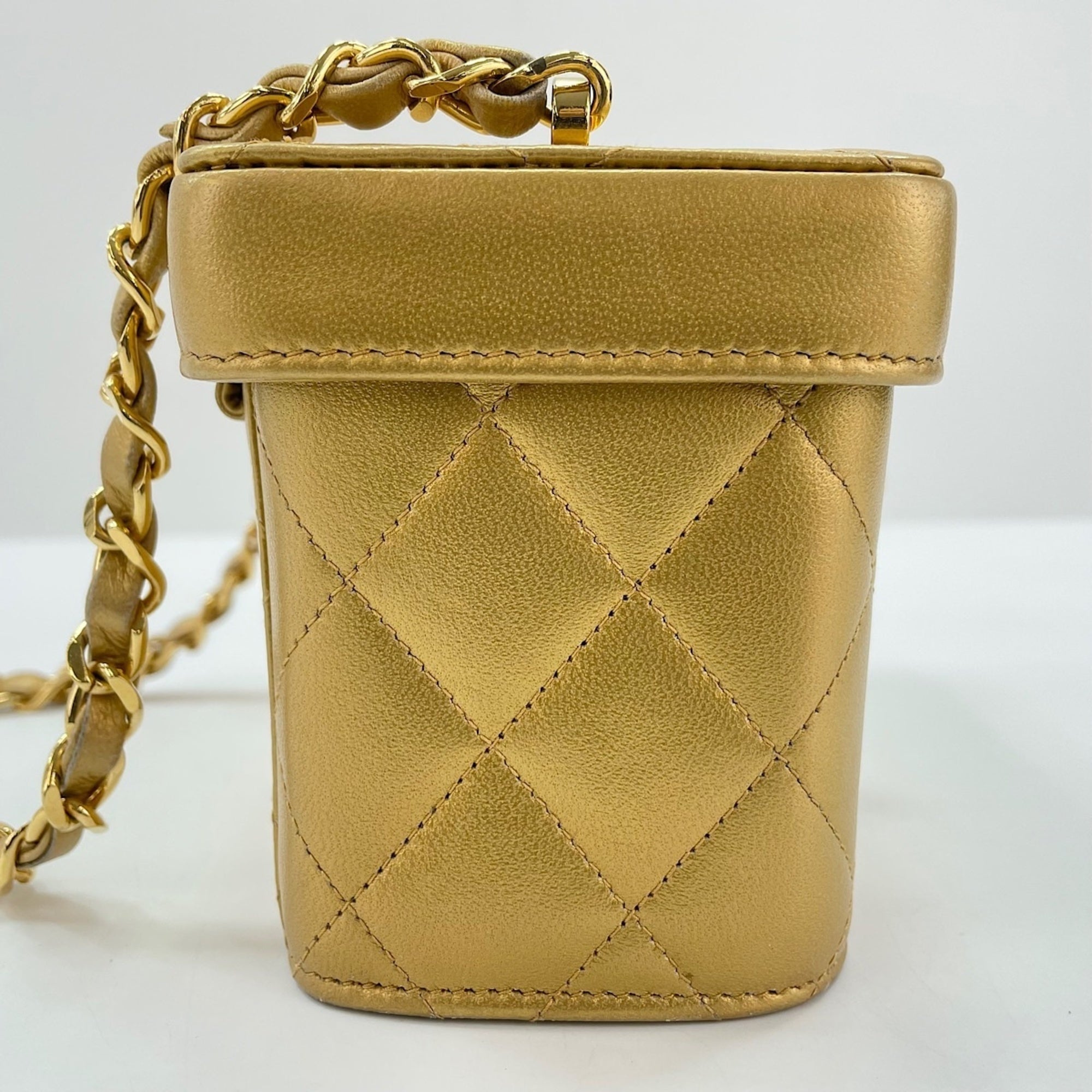 Chanel Gold Shoulder Bag (Pre-Owned)