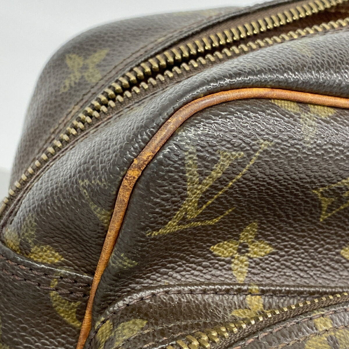Louis Vuitton Brown Shoulder Bag (Pre-Owned)
