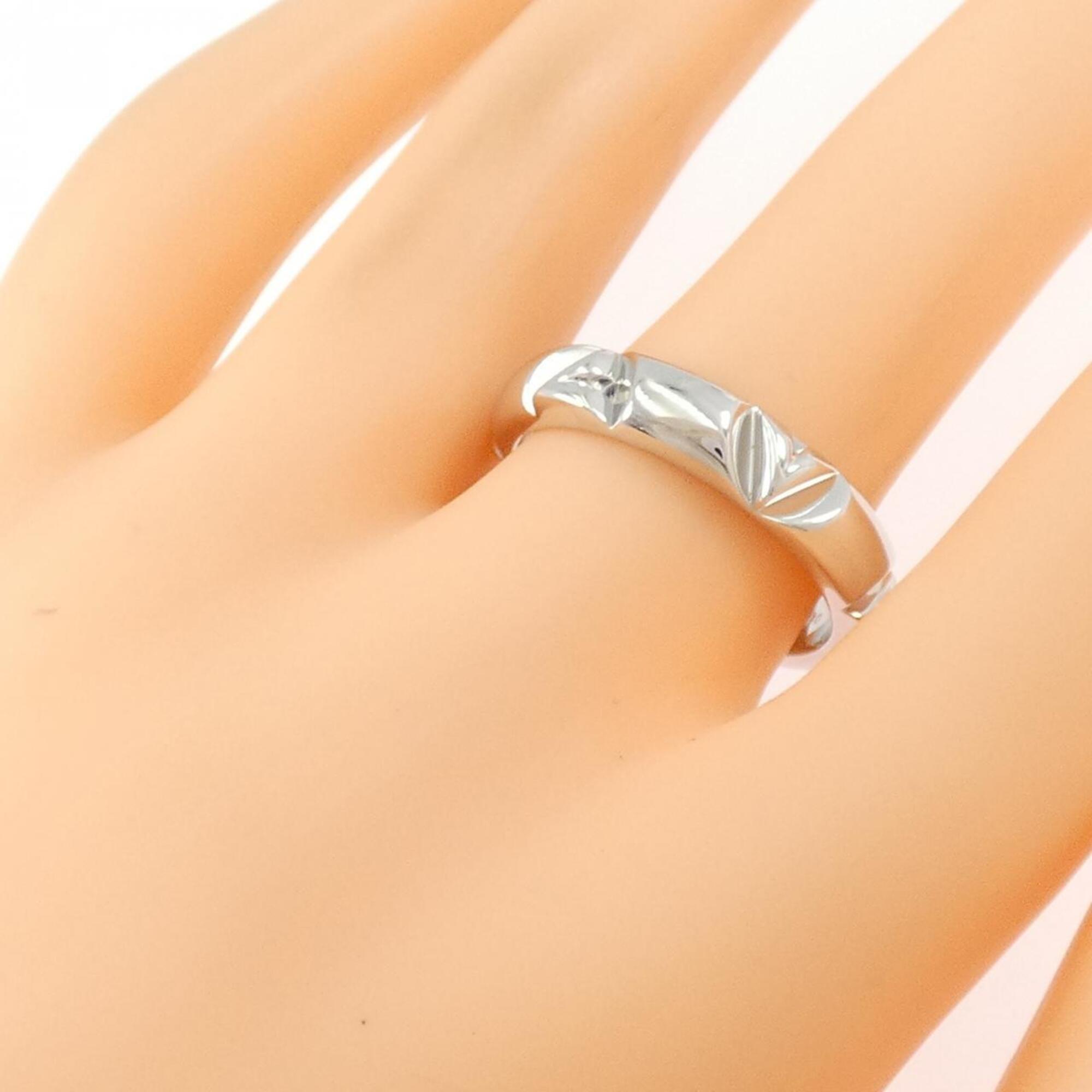 Louis Vuitton White Gold (18K) Band Ring (Pre-Owned)