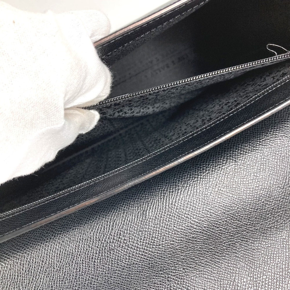 Bally Black Leather Briefcase Handbag (Pre-Owned)