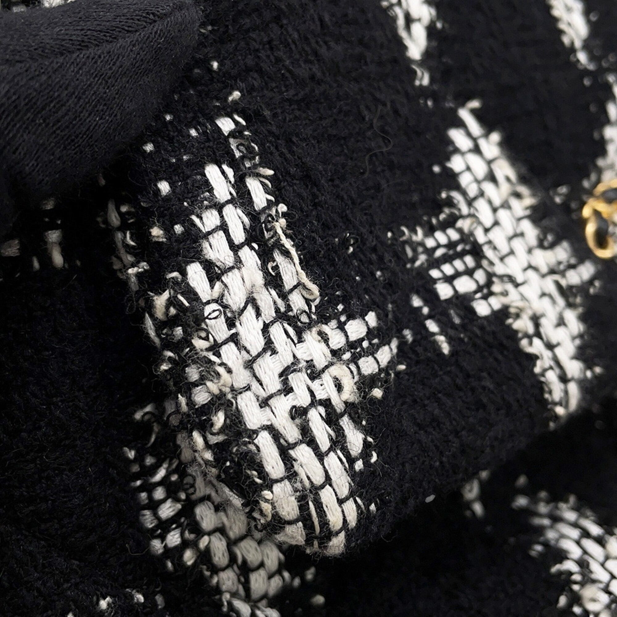 Chanel Black White Tweed Shoulder Bag (Pre-Owned)