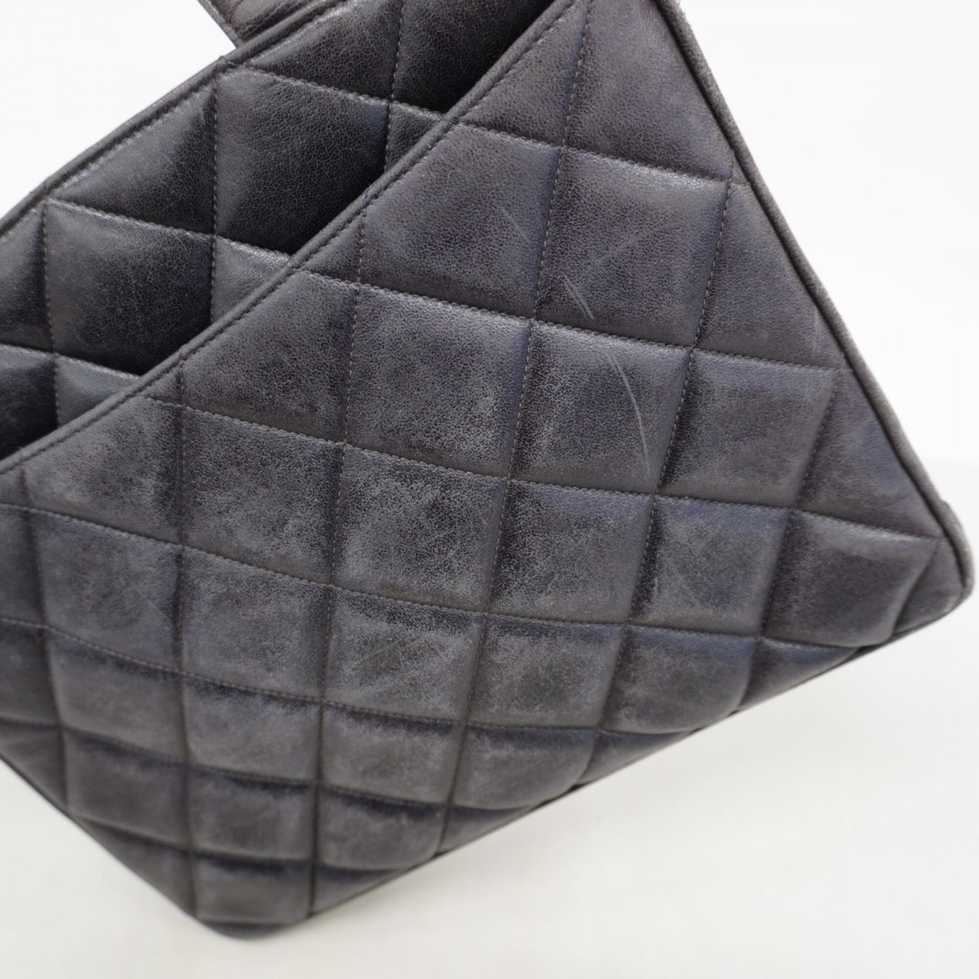 Chanel Black Leather Handbag (Pre-Owned)