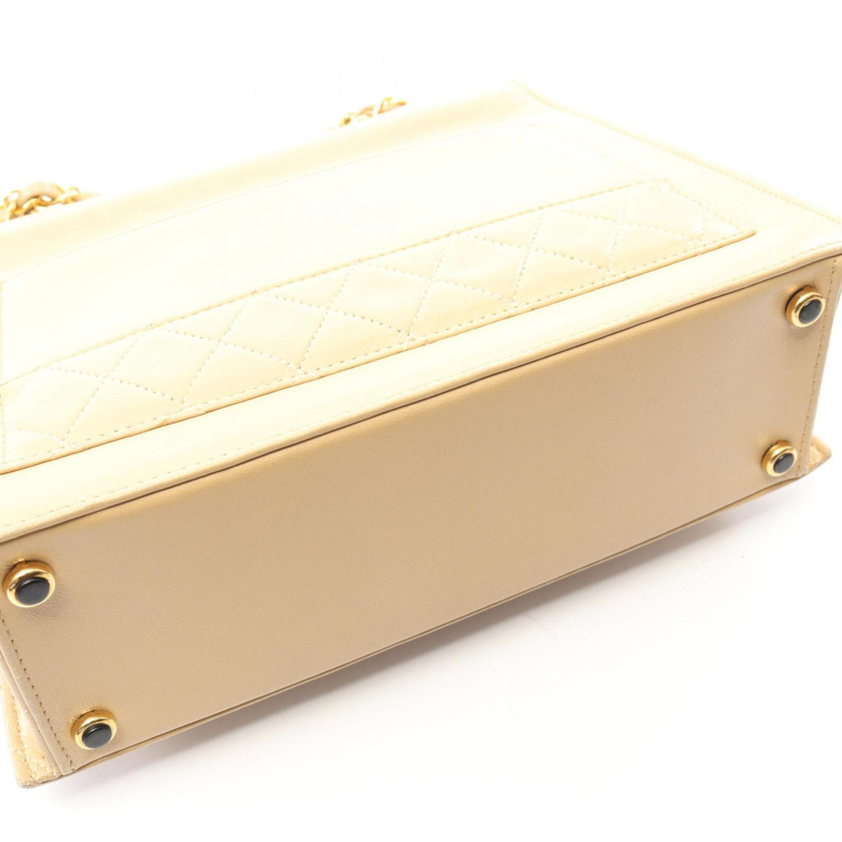 Chanel Matelasse Beige Leather Handbag Shoulder Bag (Pre-Owned)