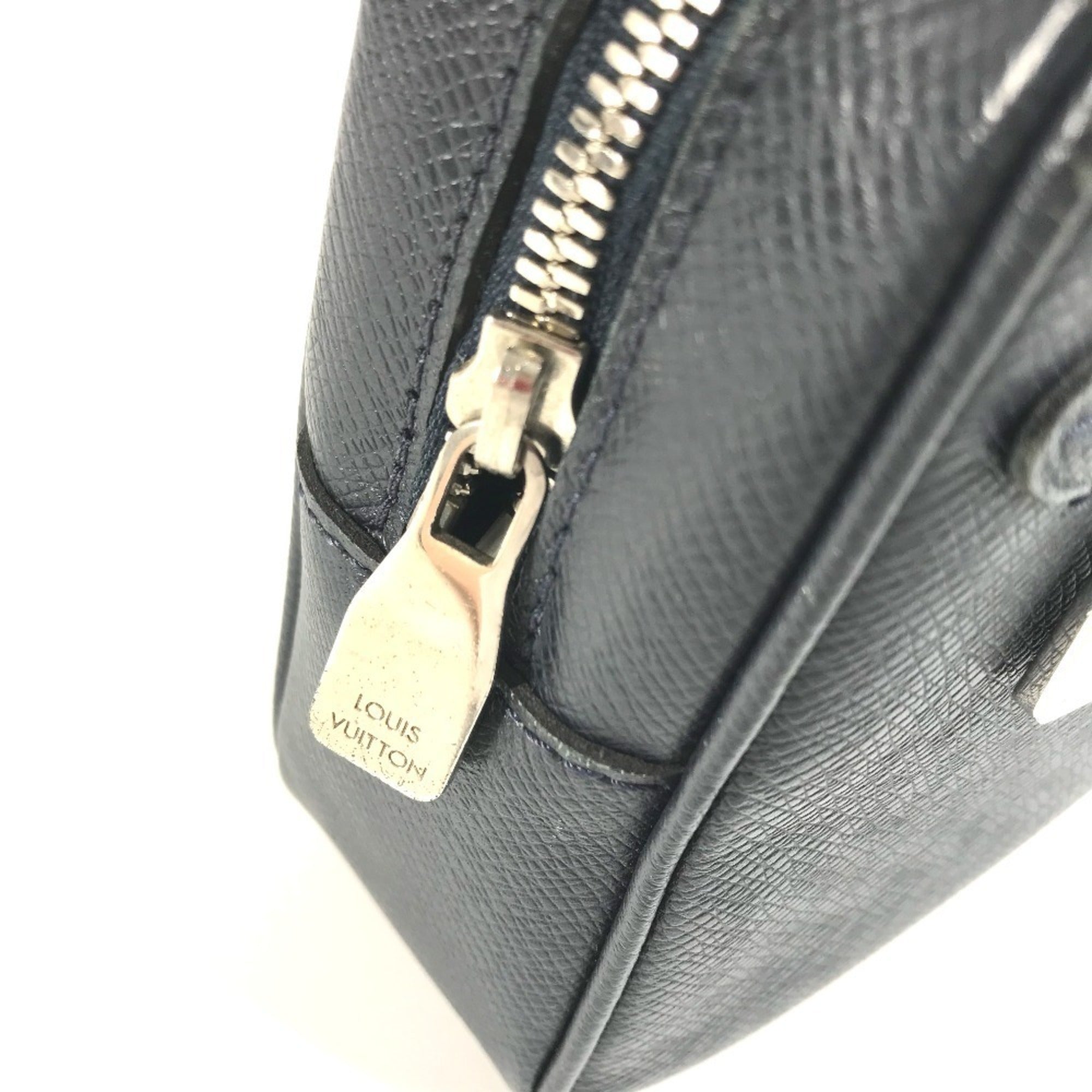 Louis Vuitton Navy Navy Blue Taiga Leather Clutch Bag Pochette Pouch (Pre-Owned)
