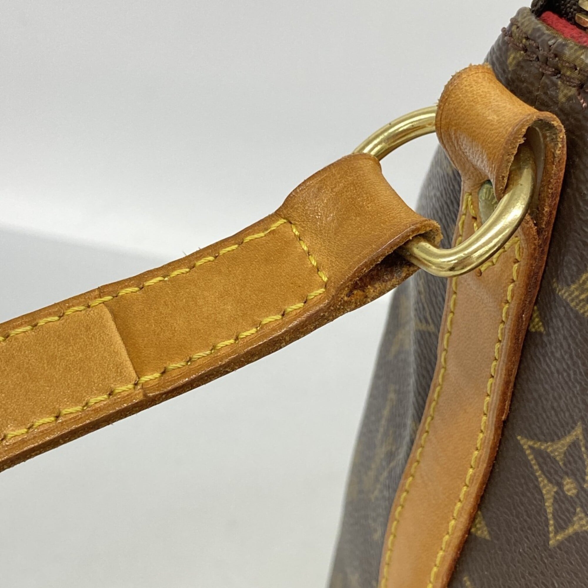 Louis Vuitton Brown Shoulder Bag (Pre-Owned)