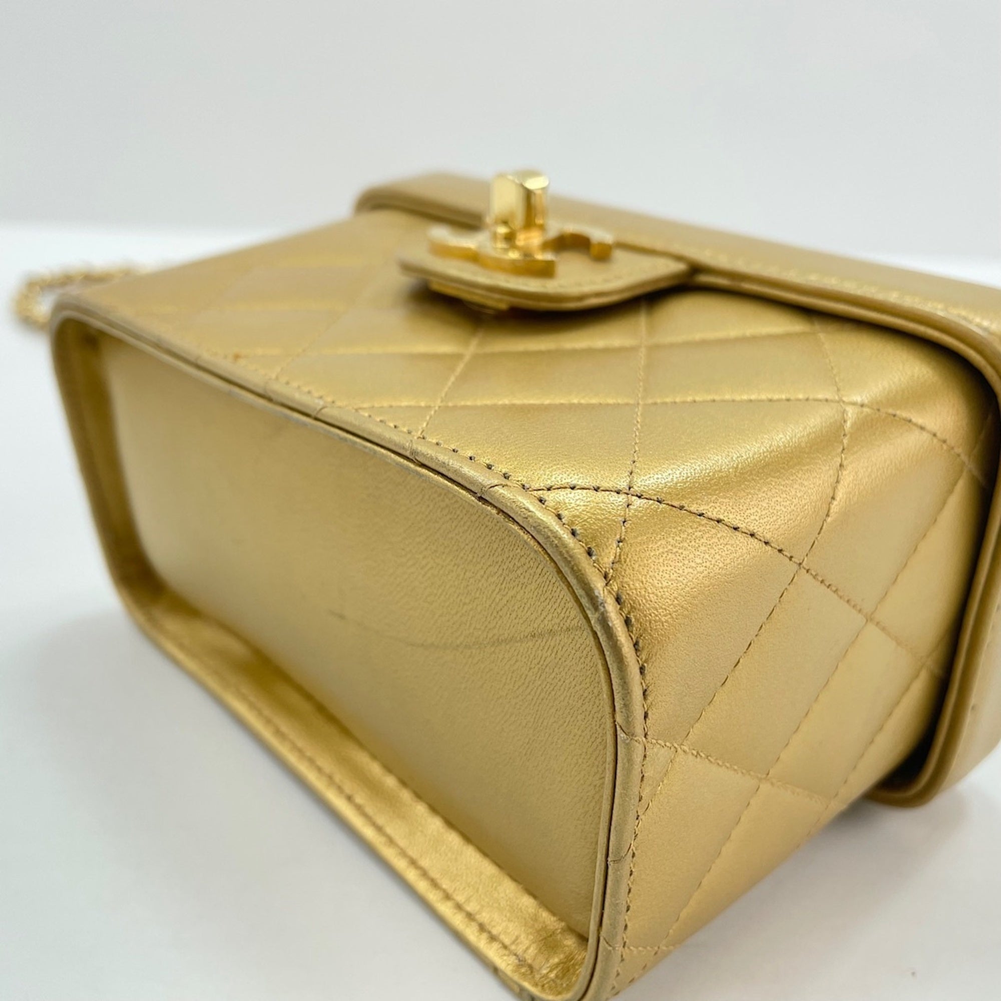 Chanel Gold Shoulder Bag (Pre-Owned)