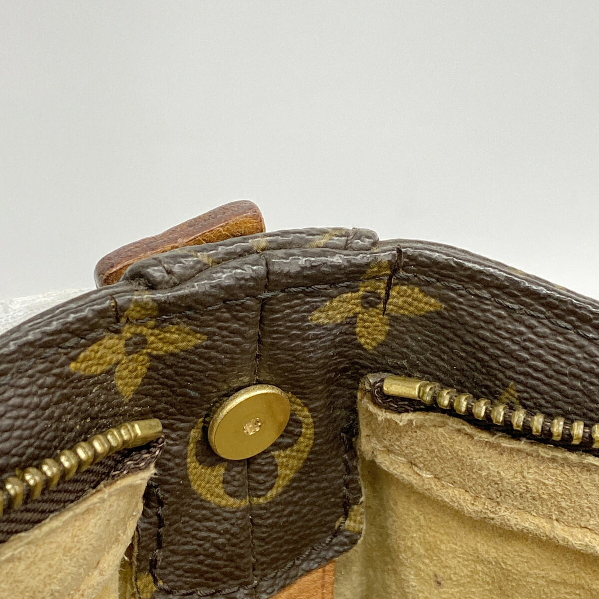 Louis Vuitton Brown Shoulder Bag (Pre-Owned)