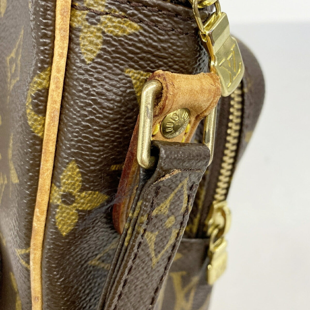 Louis Vuitton Brown Shoulder Bag (Pre-Owned)