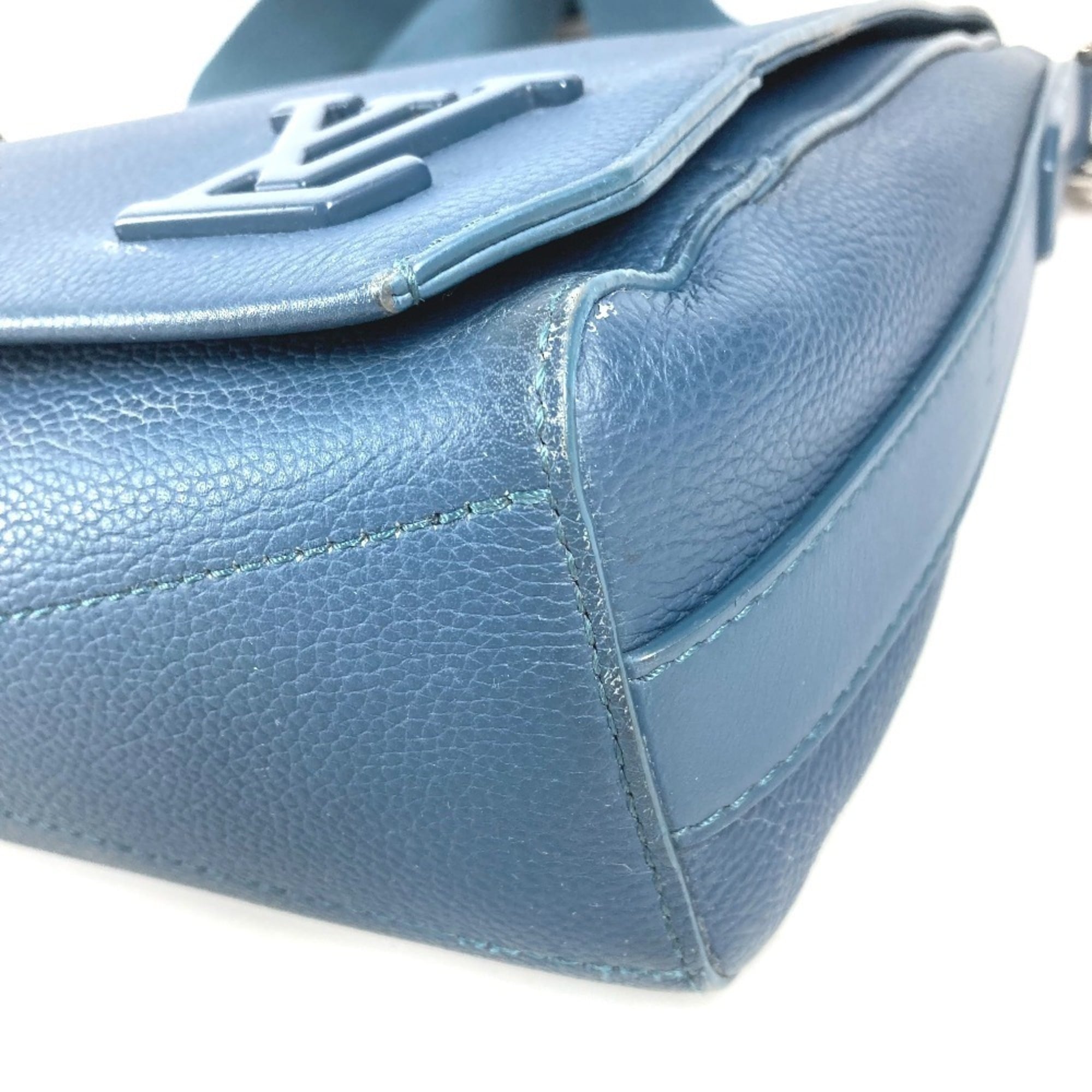 Louis Vuitton Navy Leather Shoulder Bag (Pre-Owned)
