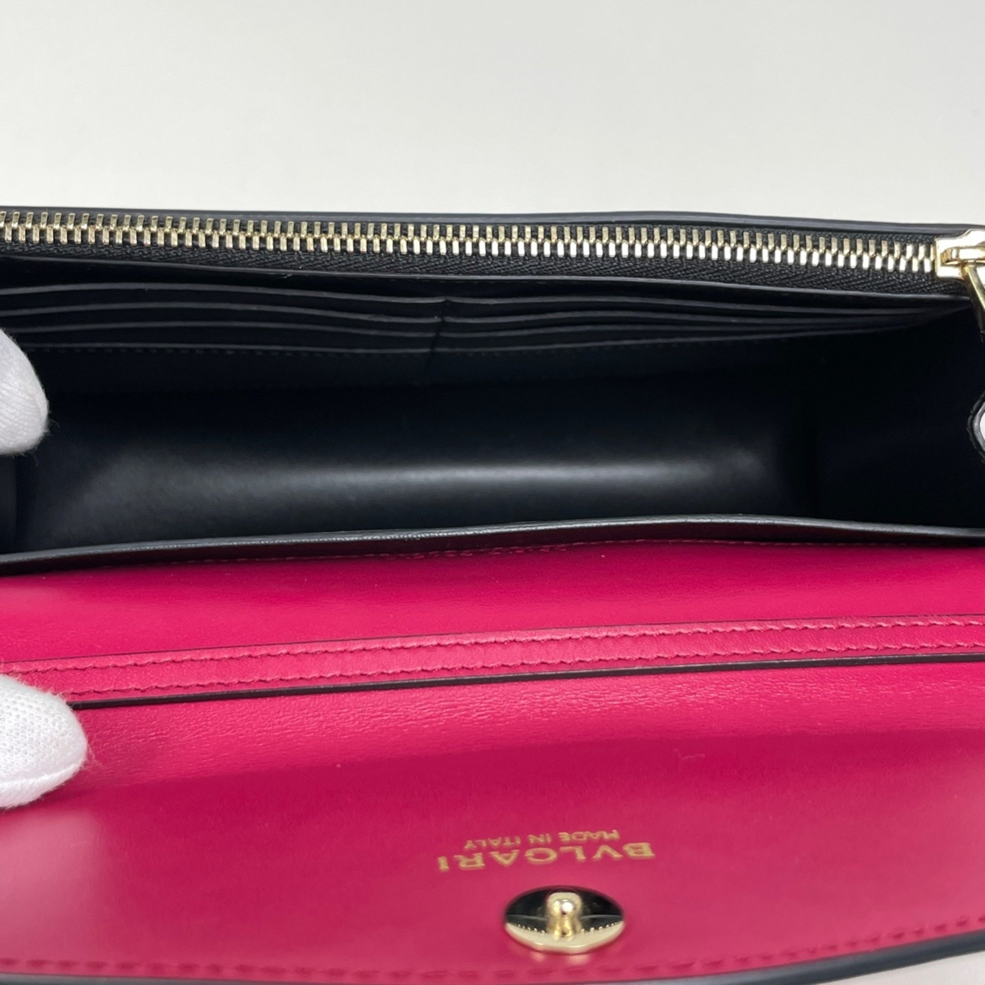 Bvlgari Red Color Leather Clutch Bag Shoulder Bag (Pre-Owned)
