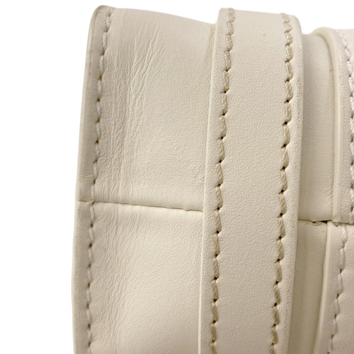Chloé White Leather Handbag (Pre-Owned)