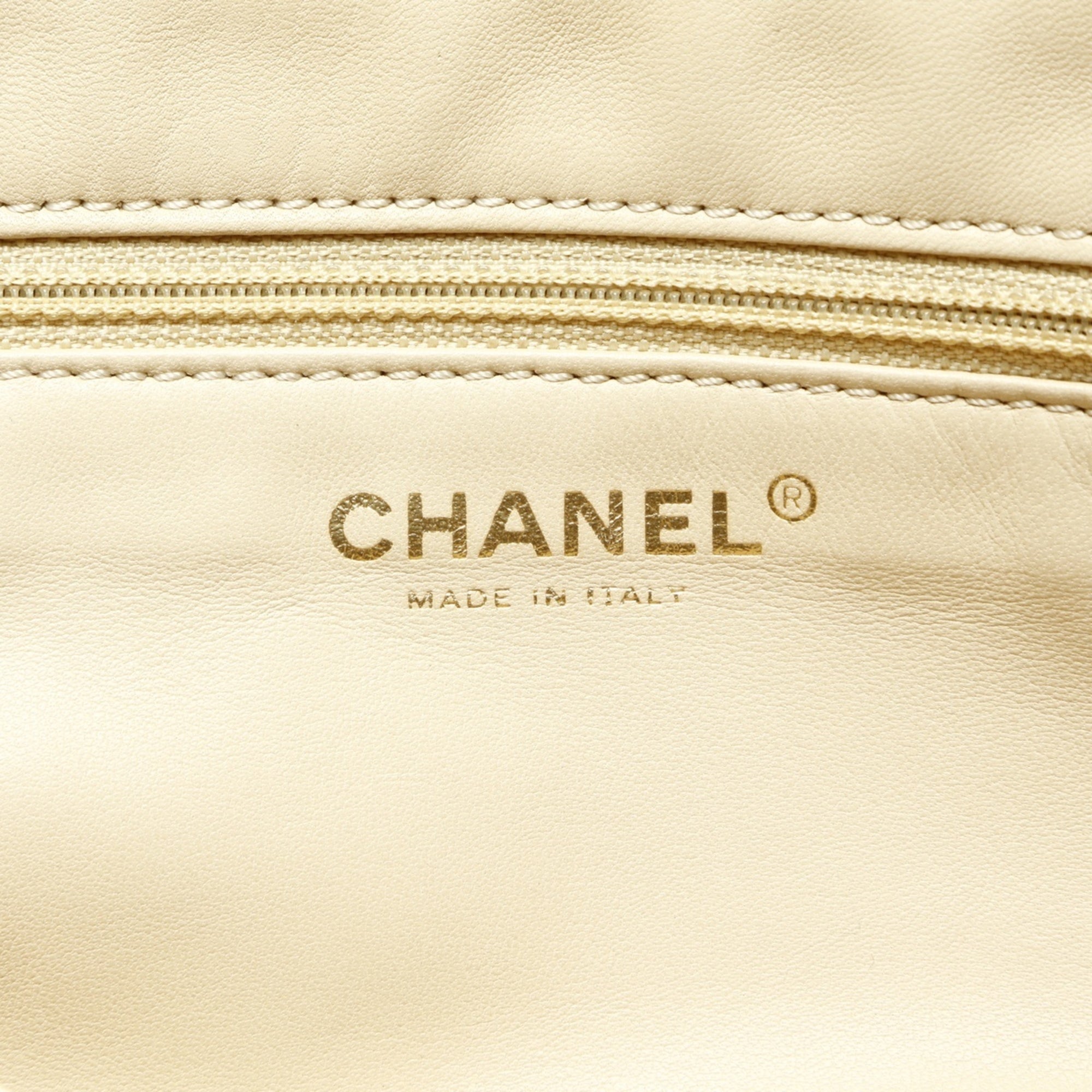Chanel Beige Handbag (Pre-Owned)
