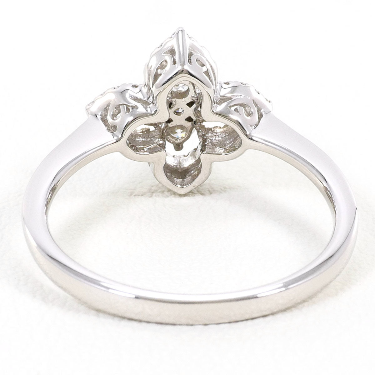 Unbranded White Gold White Gold (18K) Band Ring (Pre-Owned)