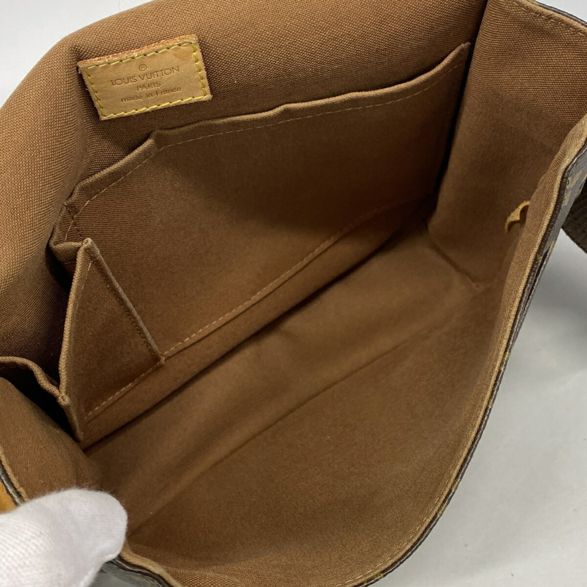 Louis Vuitton Brown Shoulder Bag (Pre-Owned)
