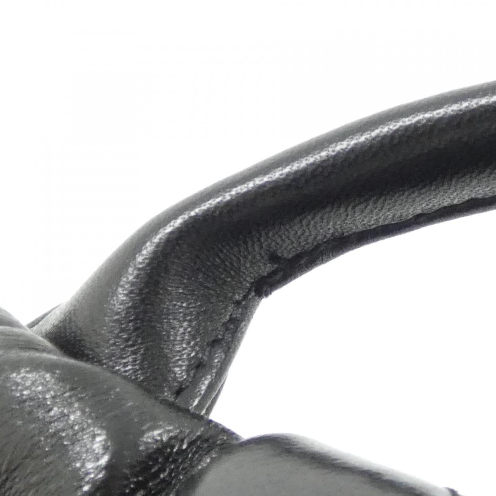 Chanel Black Leather Handbag (Pre-Owned)