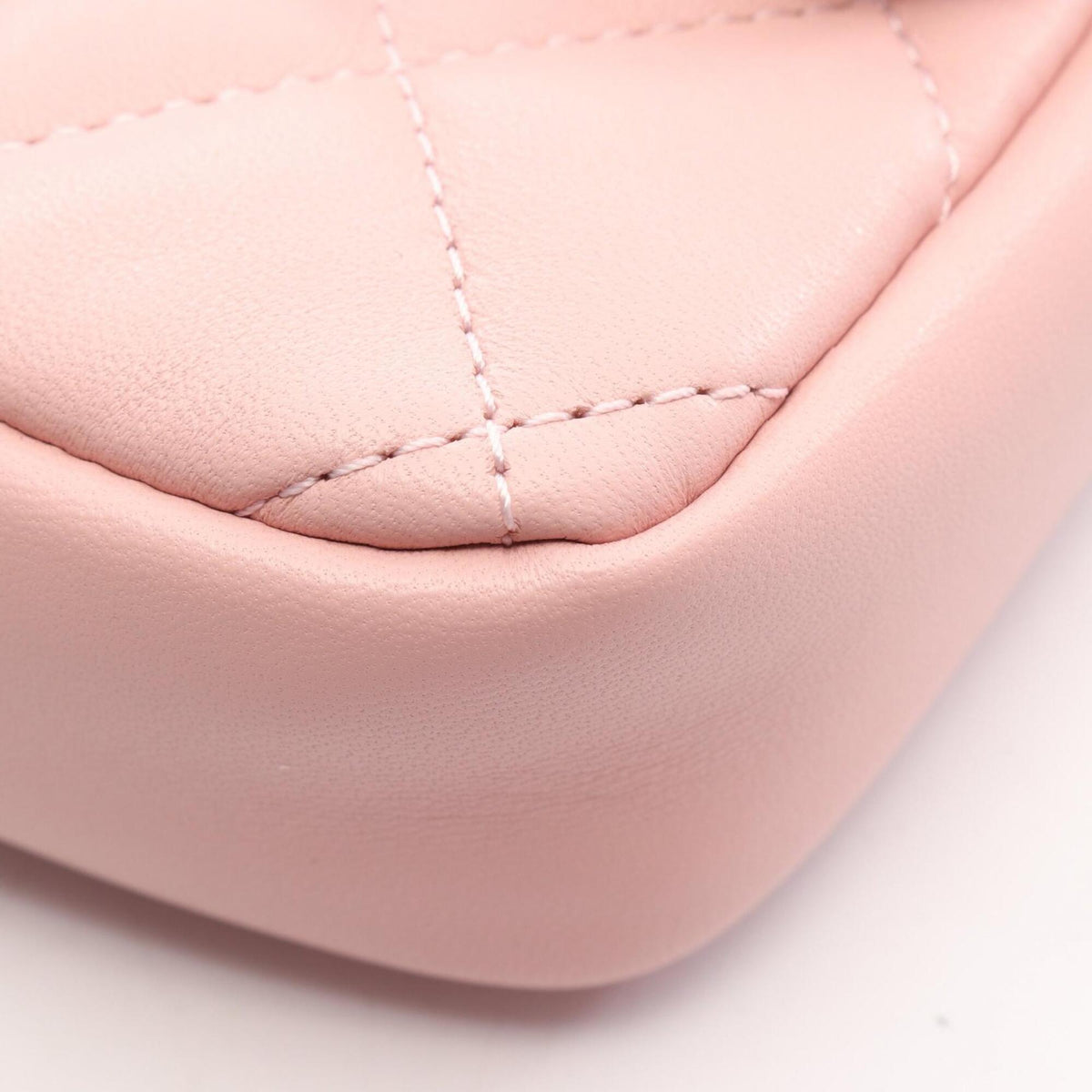Chanel Pink Leather Handbag Shoulder Bag (Pre-Owned)