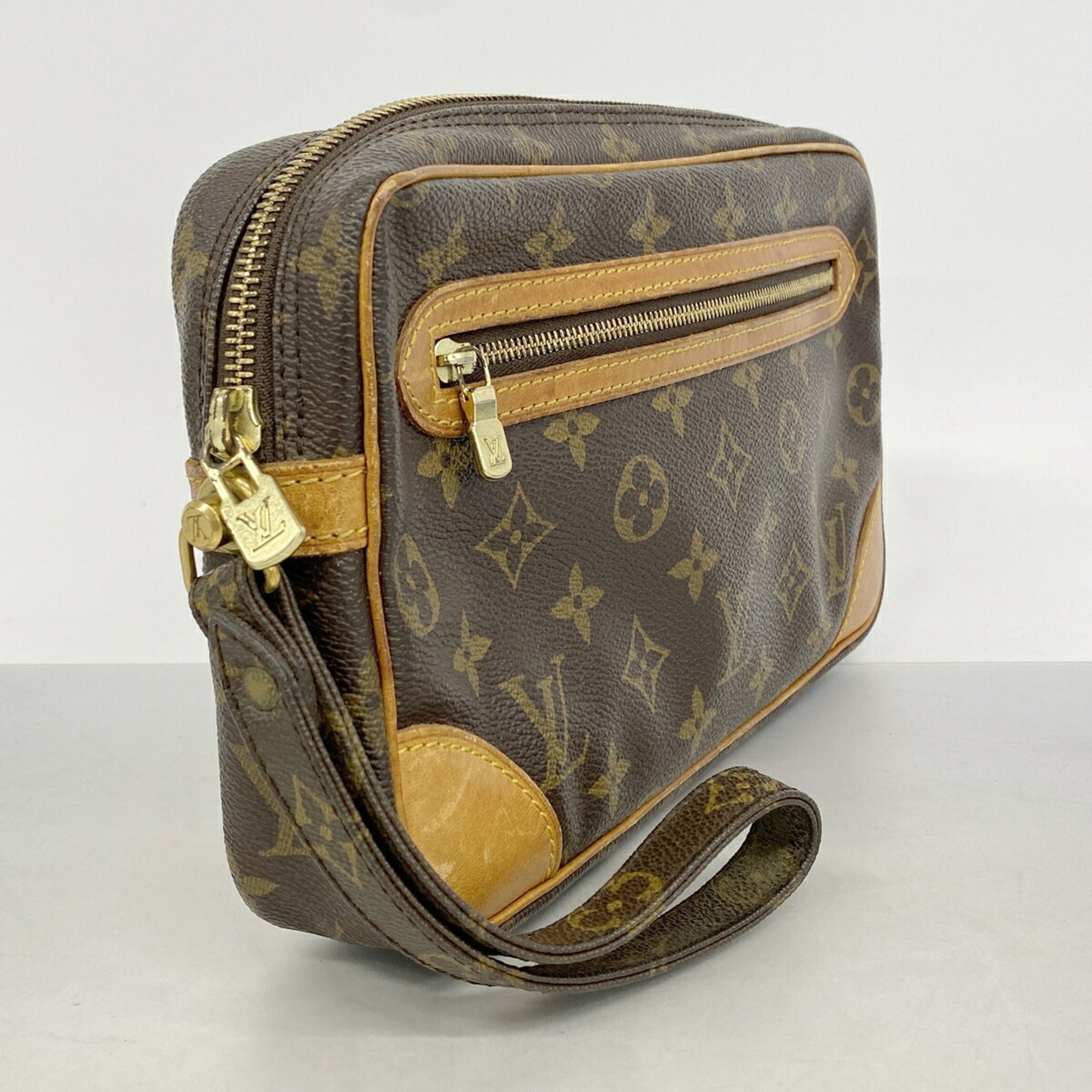 Louis Vuitton Brown Clutch Bag (Pre-Owned)