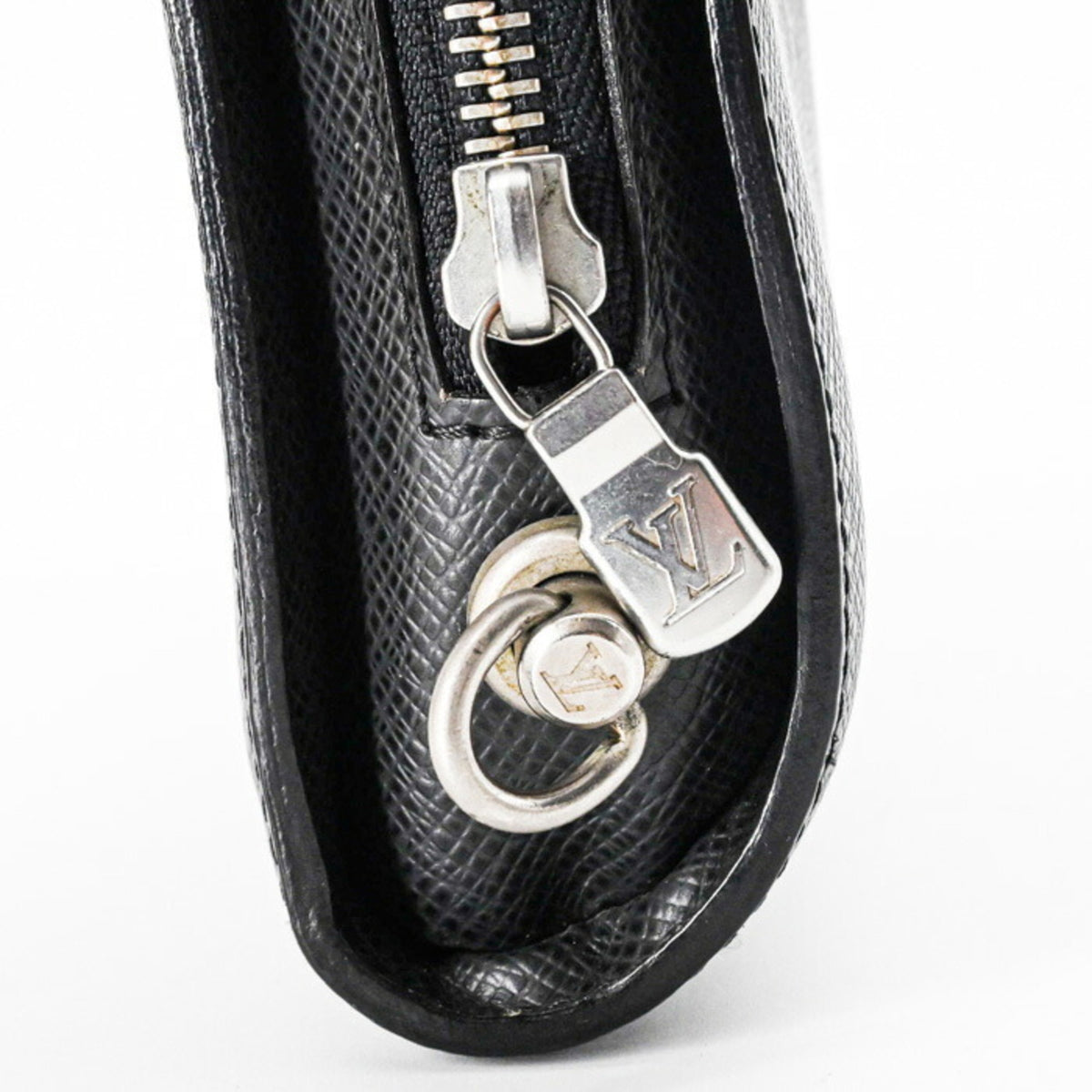 Louis Vuitton Ardoise Black Taiga Leather Clutch Bag (Pre-Owned)