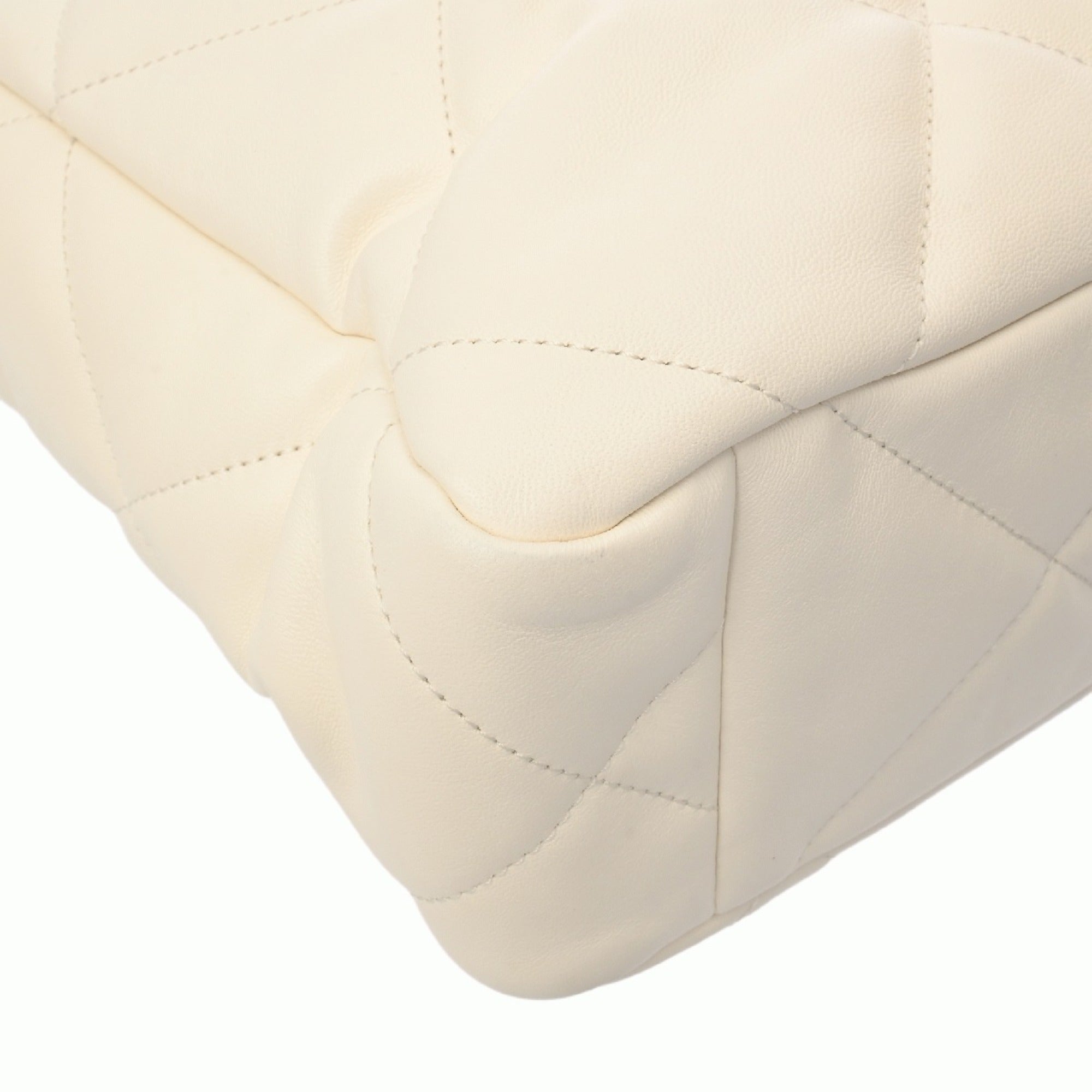Chanel White Leather Tote Bag (Pre-Owned)