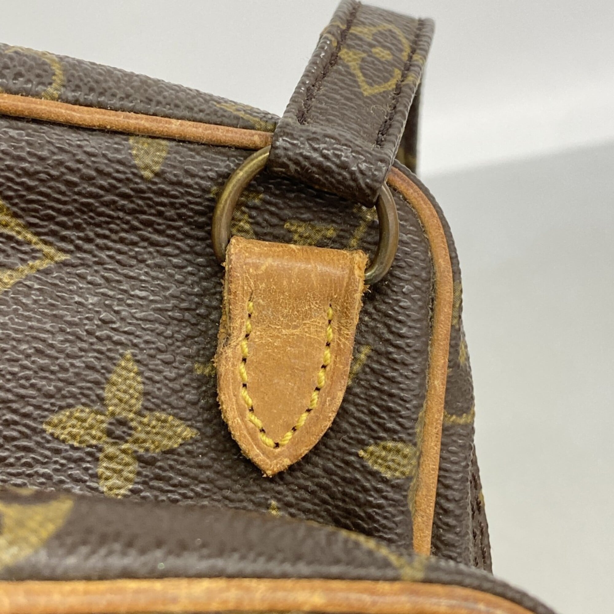 Louis Vuitton Brown Shoulder Bag (Pre-Owned)