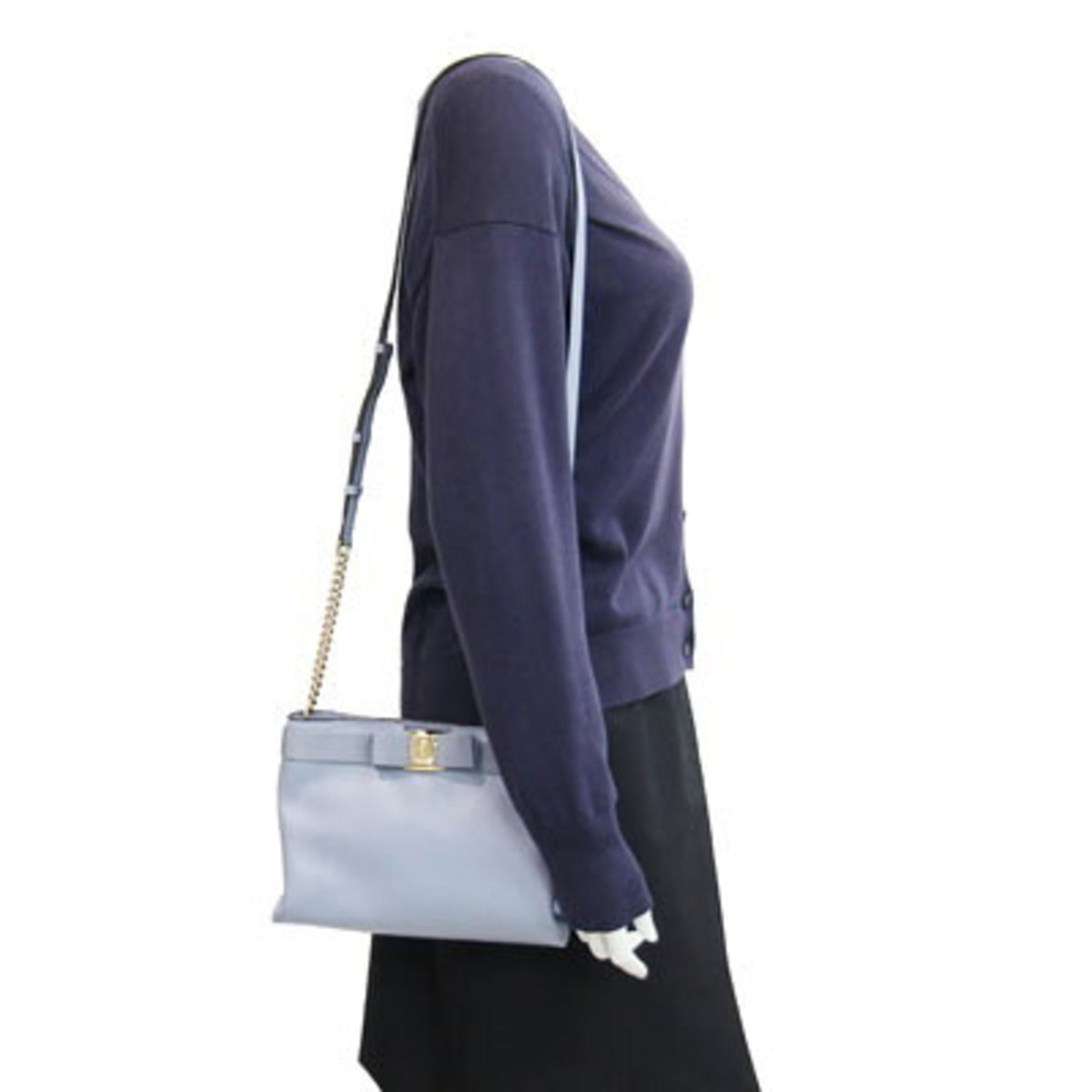 Salvatore Ferragamo Vara Light Blue Leather Shoulder Bag (Pre-Owned)
