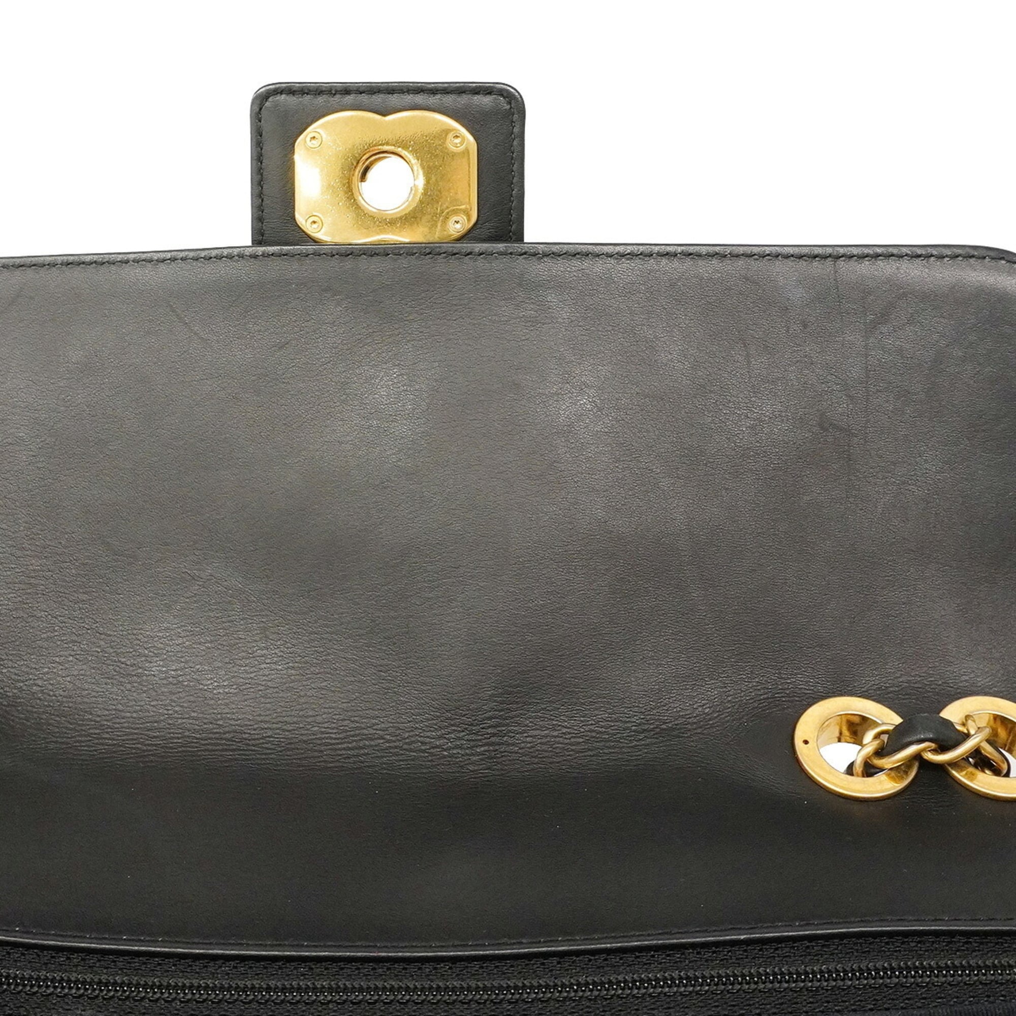 Chanel Black Leather Shoulder Bag (Pre-Owned)