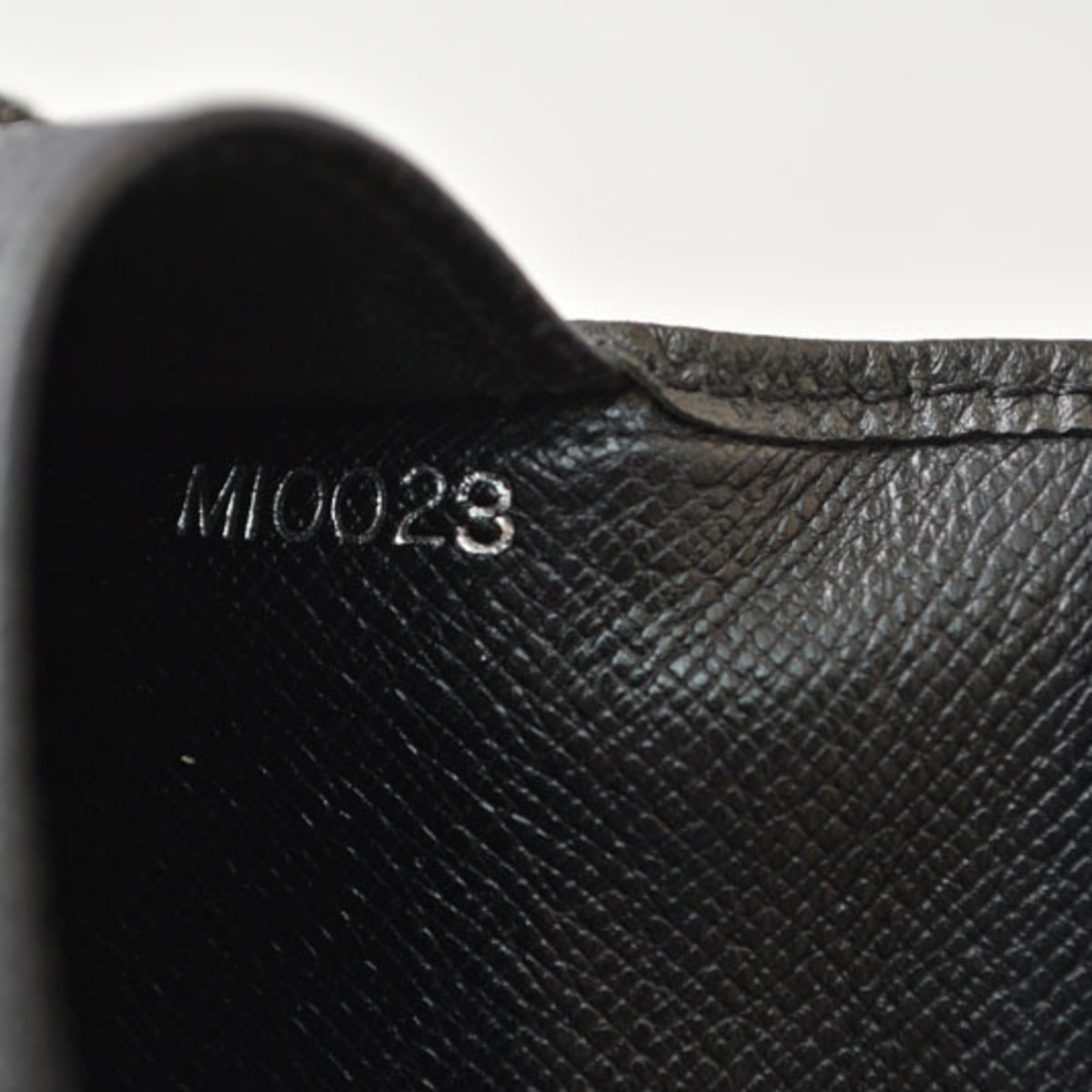 Louis Vuitton Ardoise Taiga Leather Wallet (Bi-Fold) (Pre-Owned)