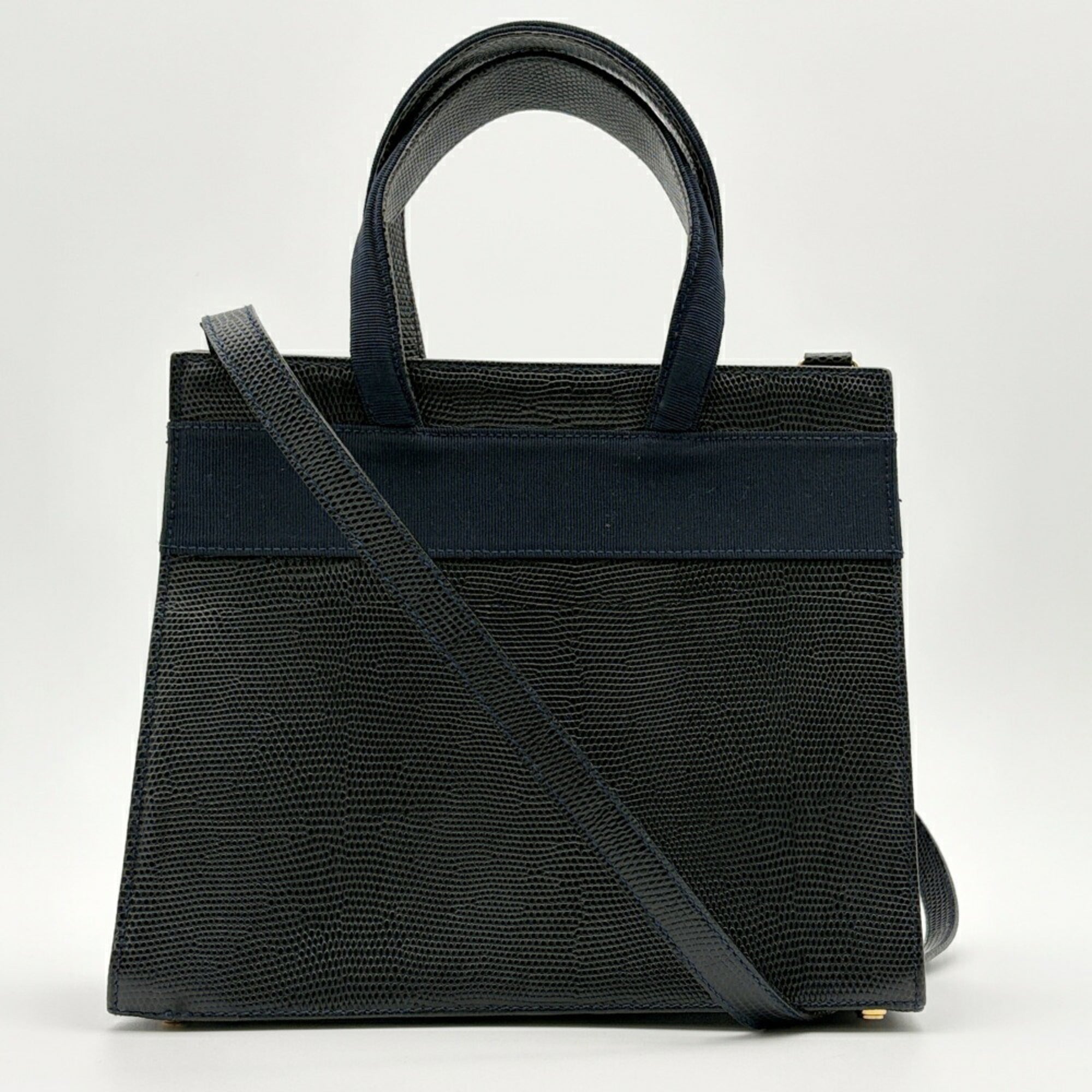 Salvatore Ferragamo Black Leather Handbag (Pre-Owned)