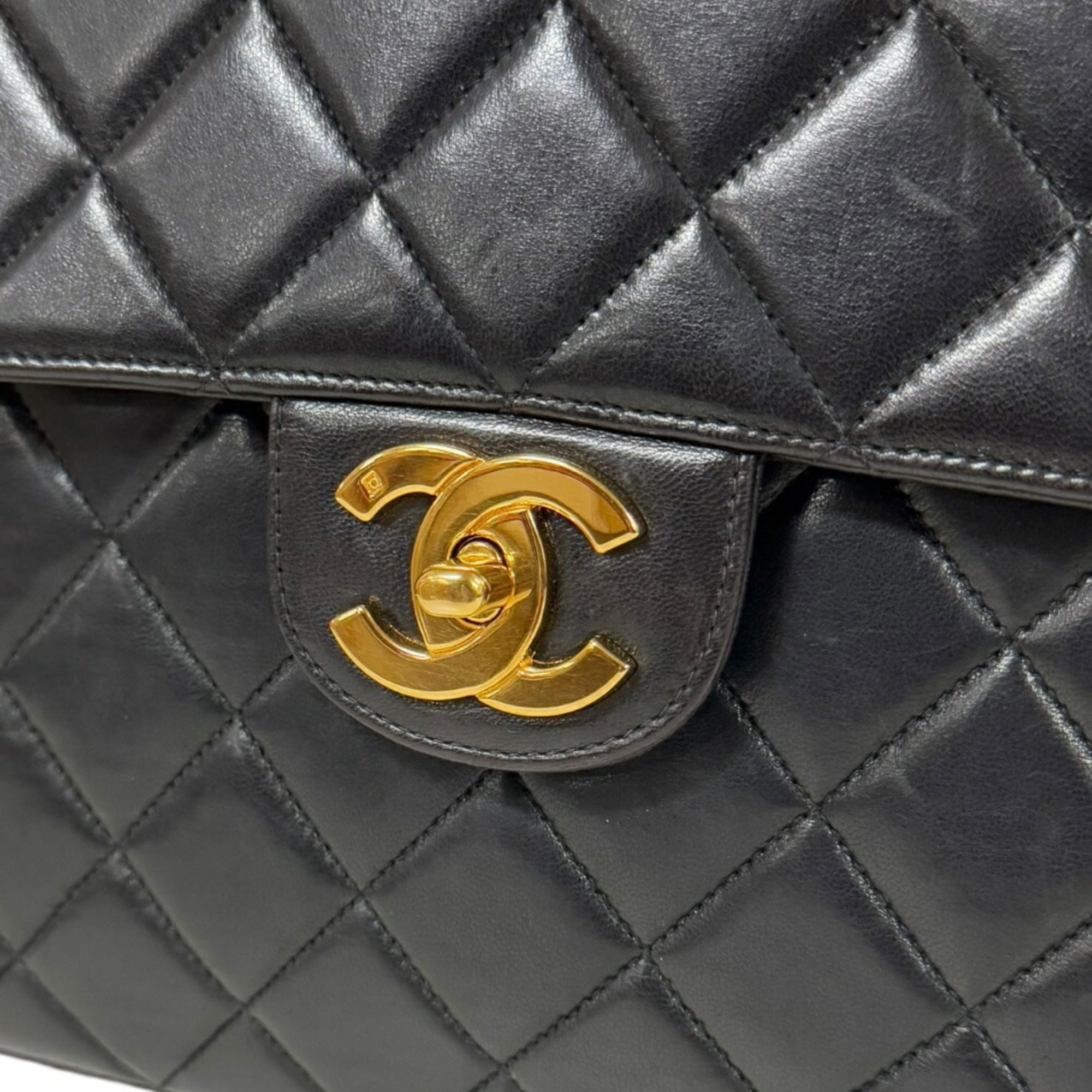 Chanel Black Leather Shoulder Bag (Pre-Owned)
