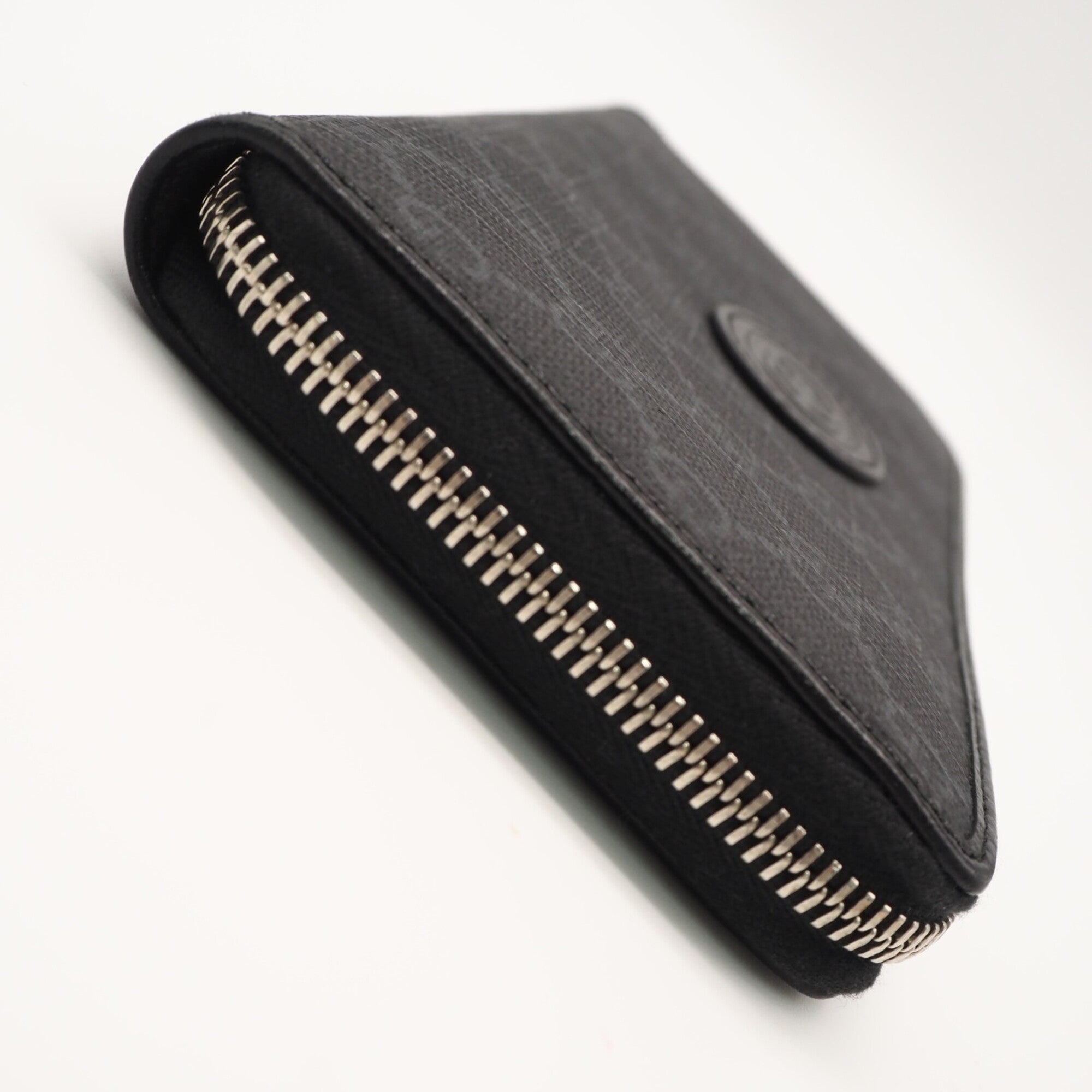 Gucci Gg Supreme Black Gray Coated Canvas Leather Long Wallet (Bi-Fold) (Pre-Owned)