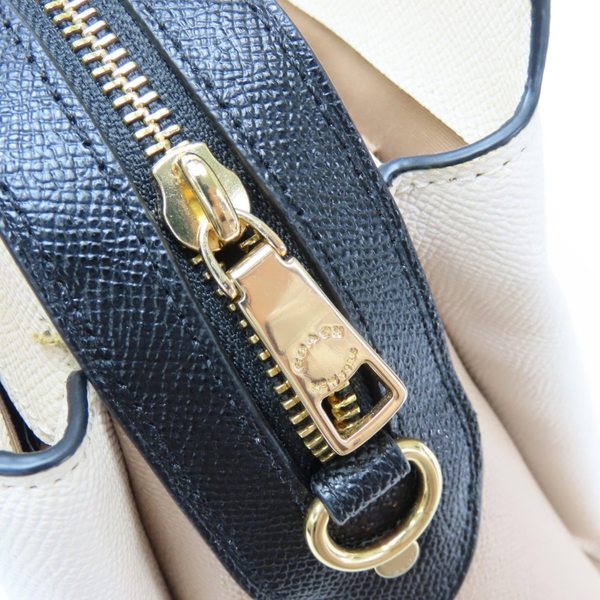 Coach Beige Black Ivory Leather Handbag (Pre-Owned)