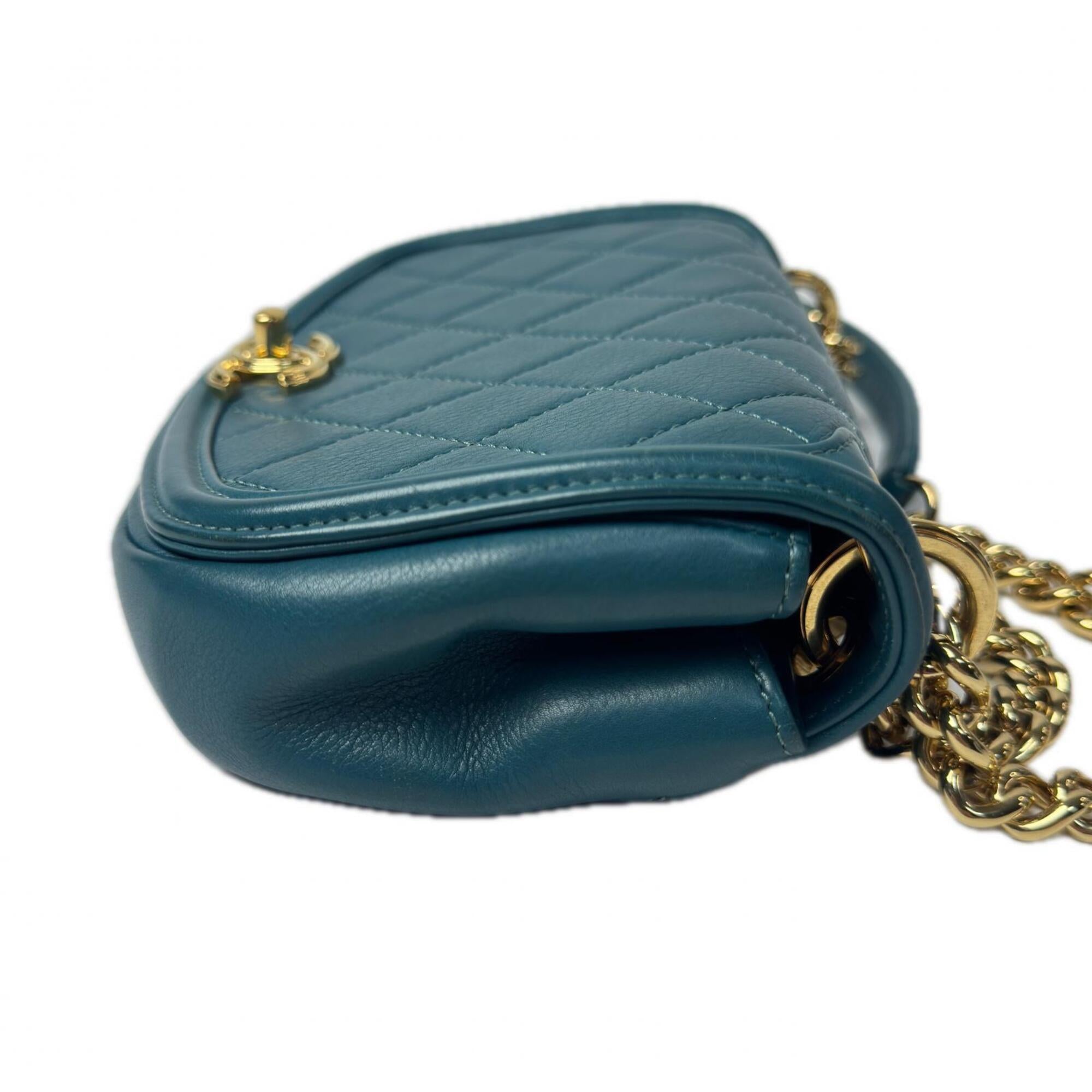Chanel Green Leather Shoulder Bag (Pre-Owned)