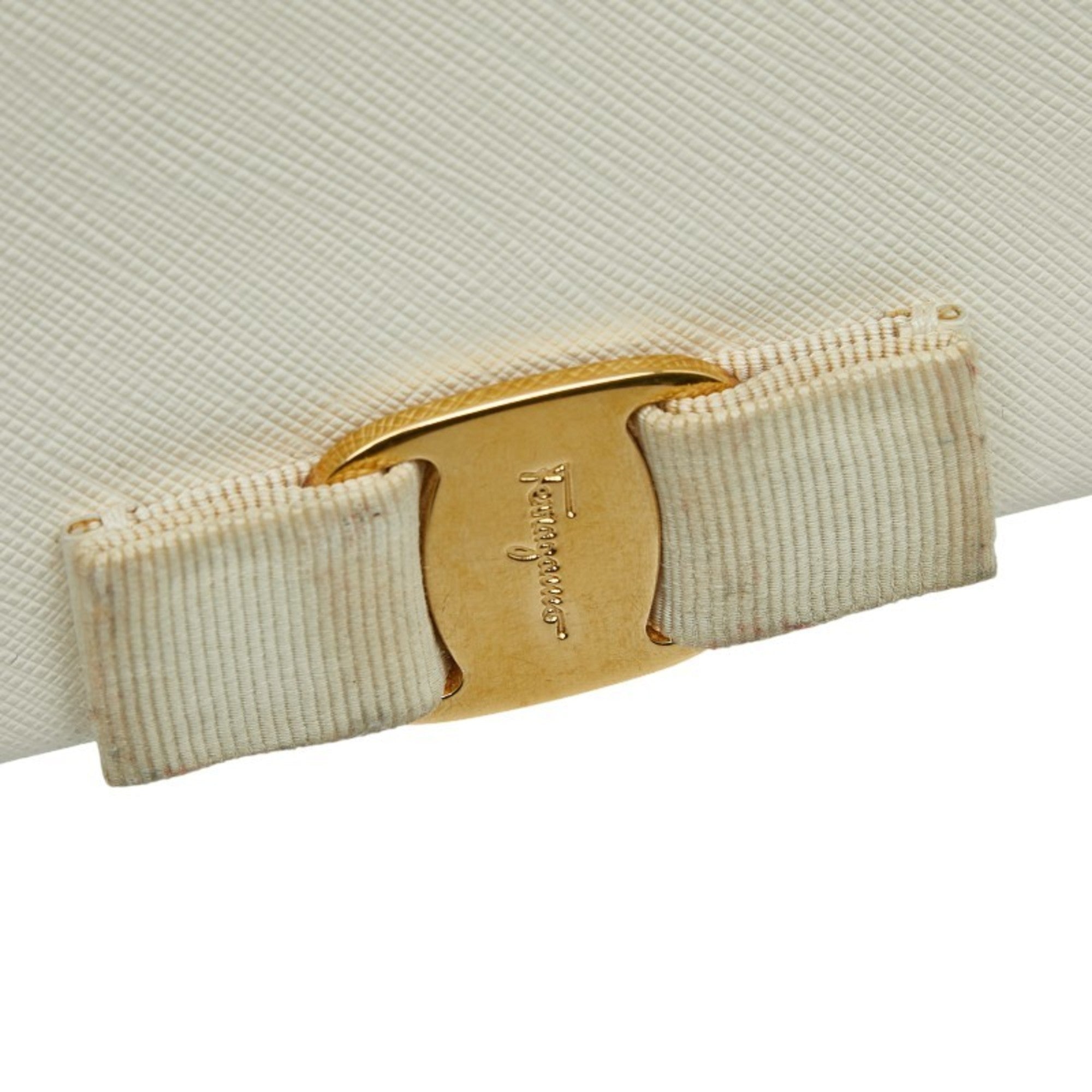 Salvatore Ferragamo Off-White White Leather Shoulder Bag (Pre-Owned)