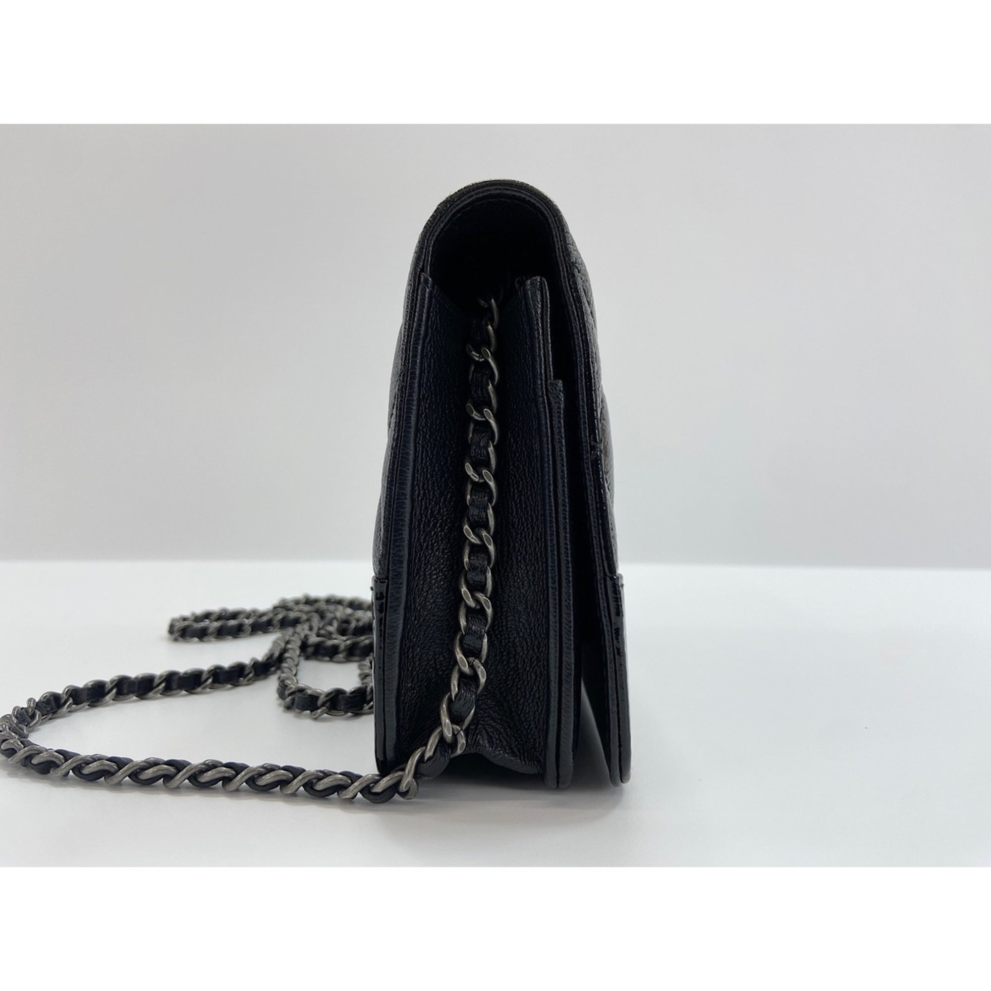 Chanel Black Shoulder Bag (Pre-Owned)