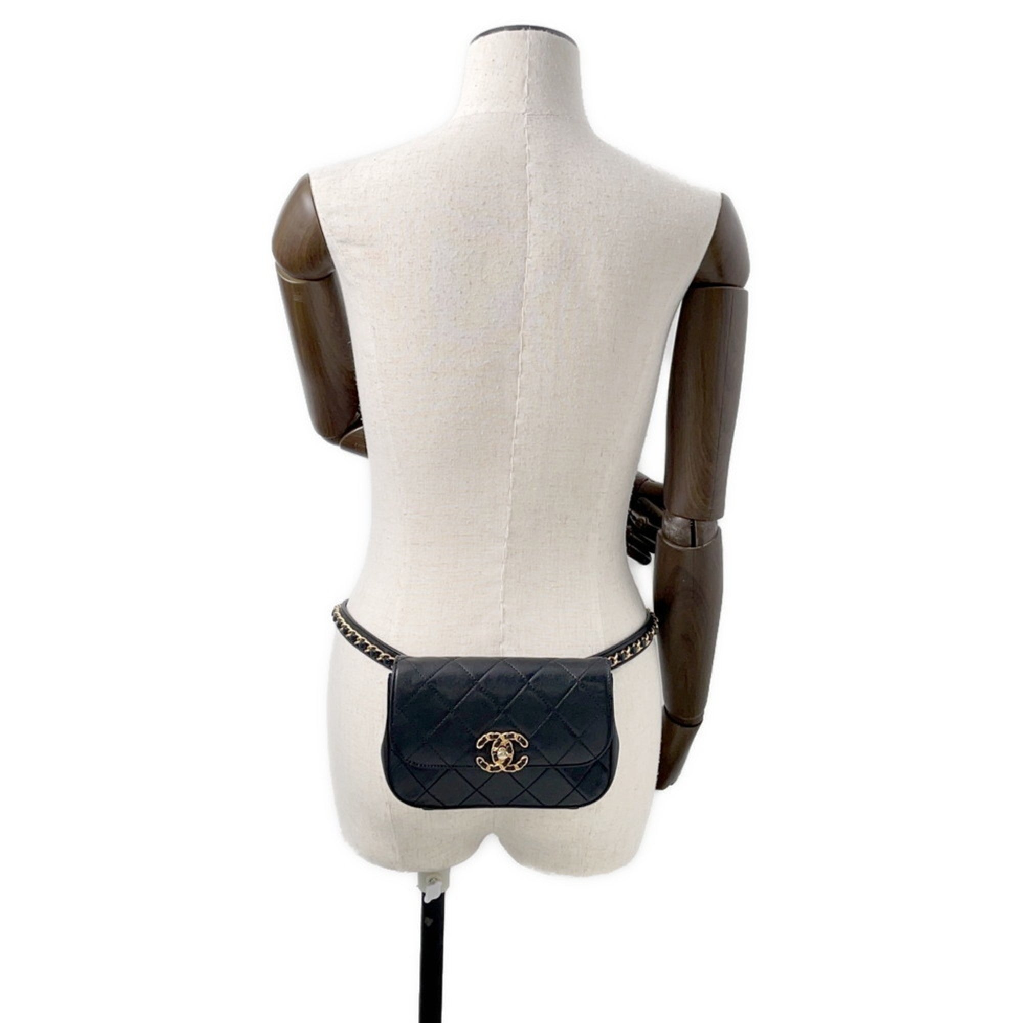 Chanel Black Leather Fanny Pack (Pre-Owned)