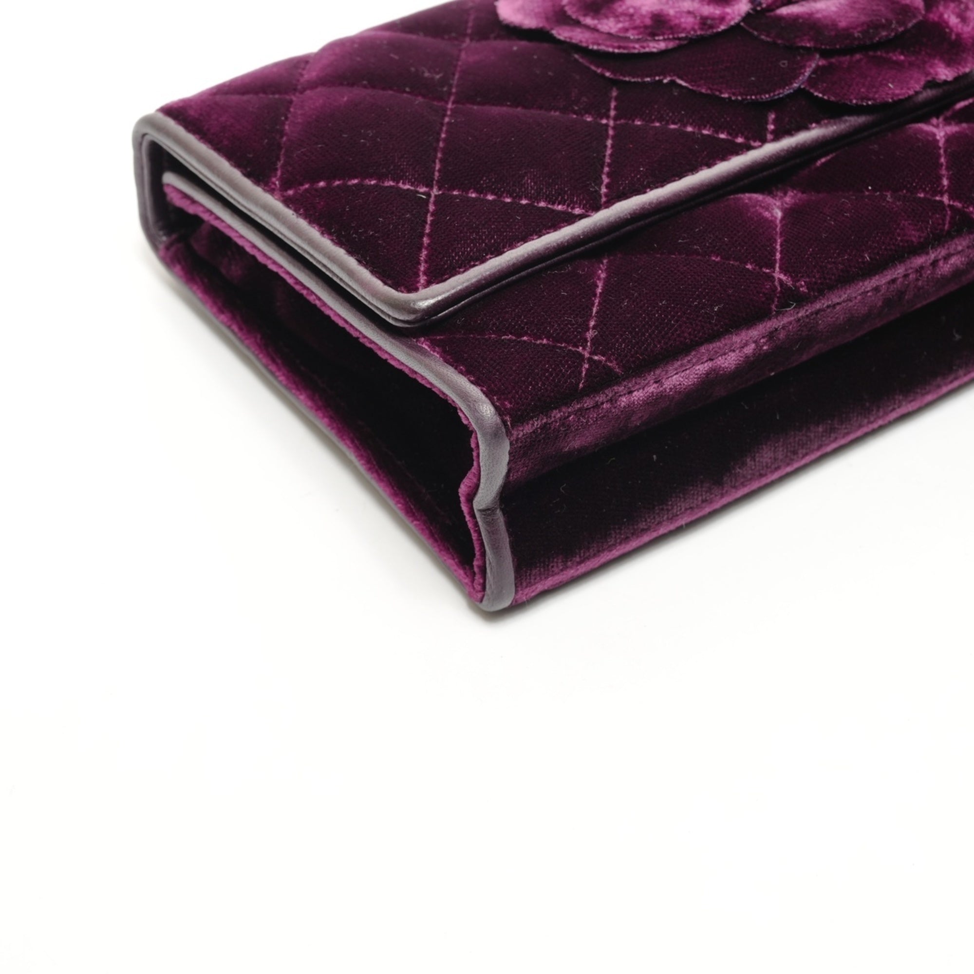 Chanel Camellia Purple Leather Shoulder Bag (Pre-Owned)