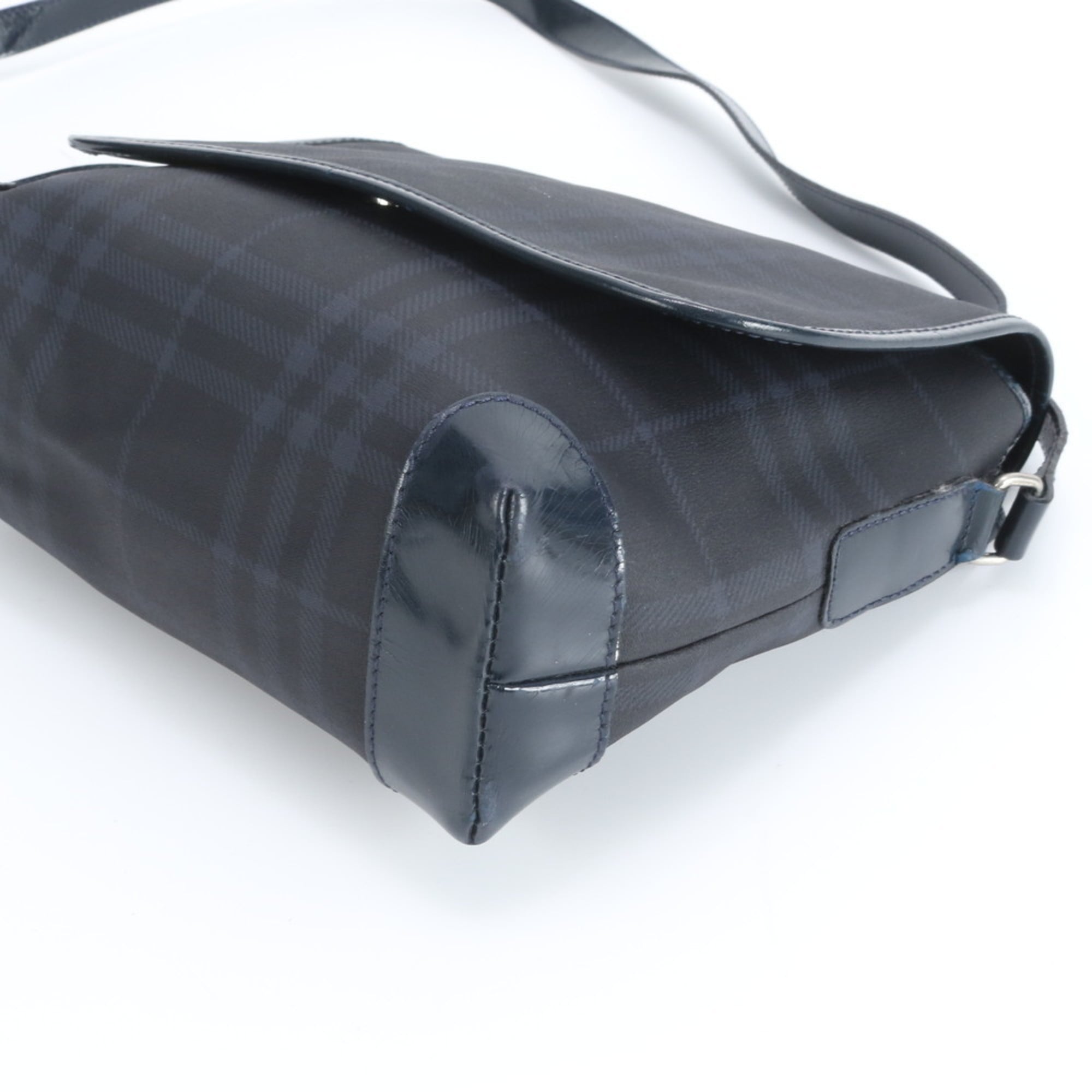 Burberry Navy Leather Nylon Messenger Bag Shoulder Bag (Pre-Owned)