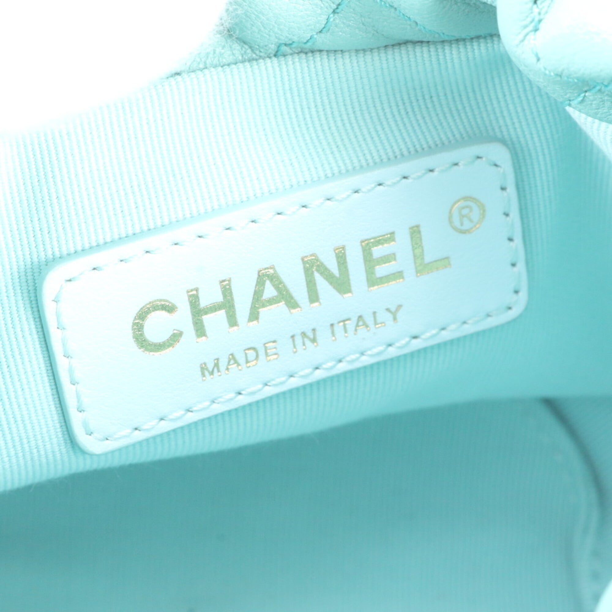 Chanel Blue Leather Shoulder Bag (Pre-Owned)