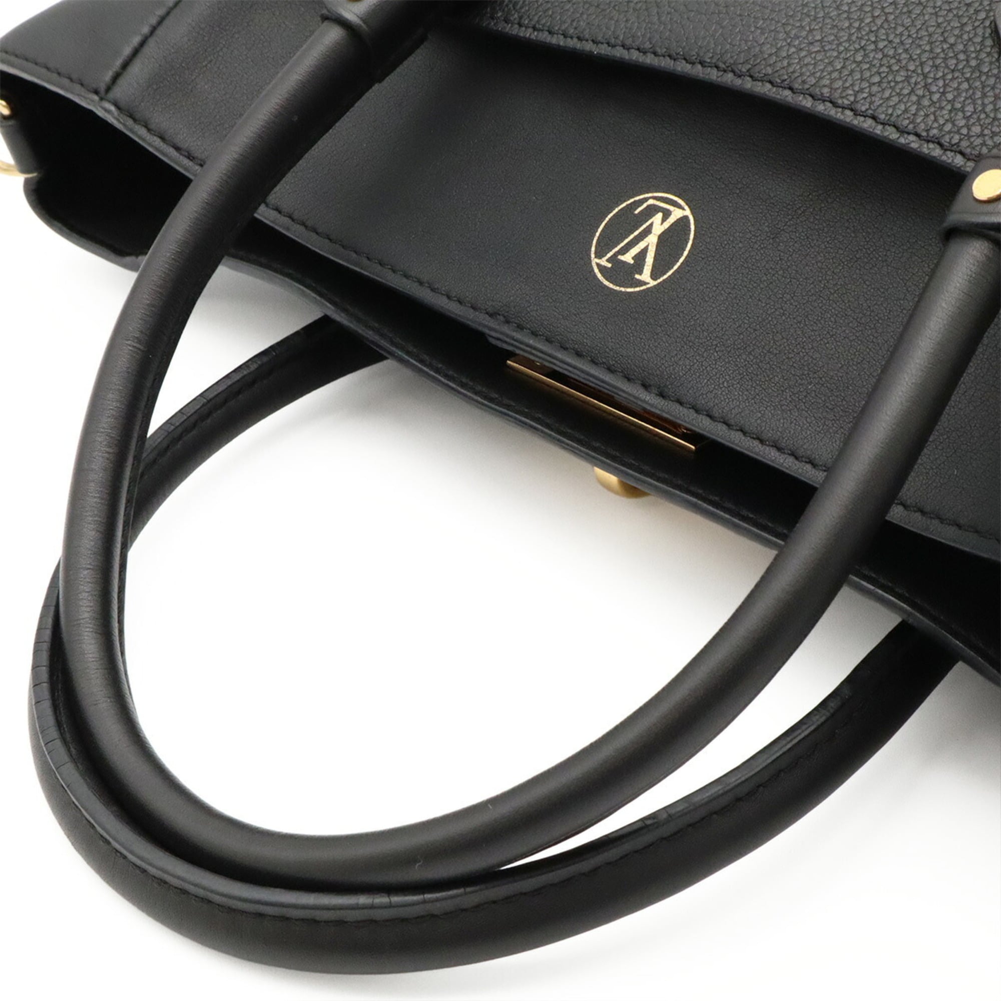 Louis Vuitton Noir Leather Handbag Shoulder Bag (Pre-Owned)