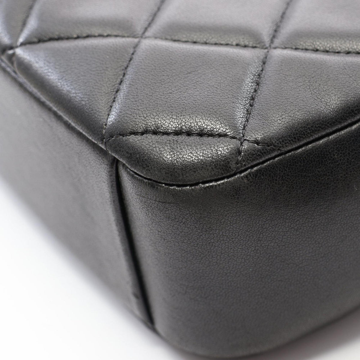 Chanel Black Leather Handbag Shoulder Bag (Pre-Owned)