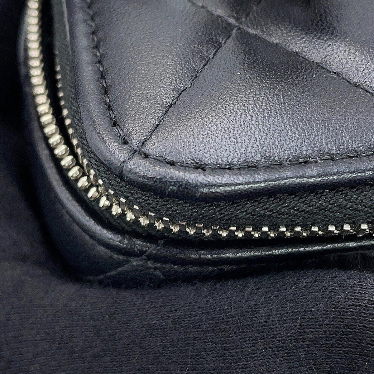 Chanel Black Quilting Handbag Shoulder Bag (Pre-Owned)