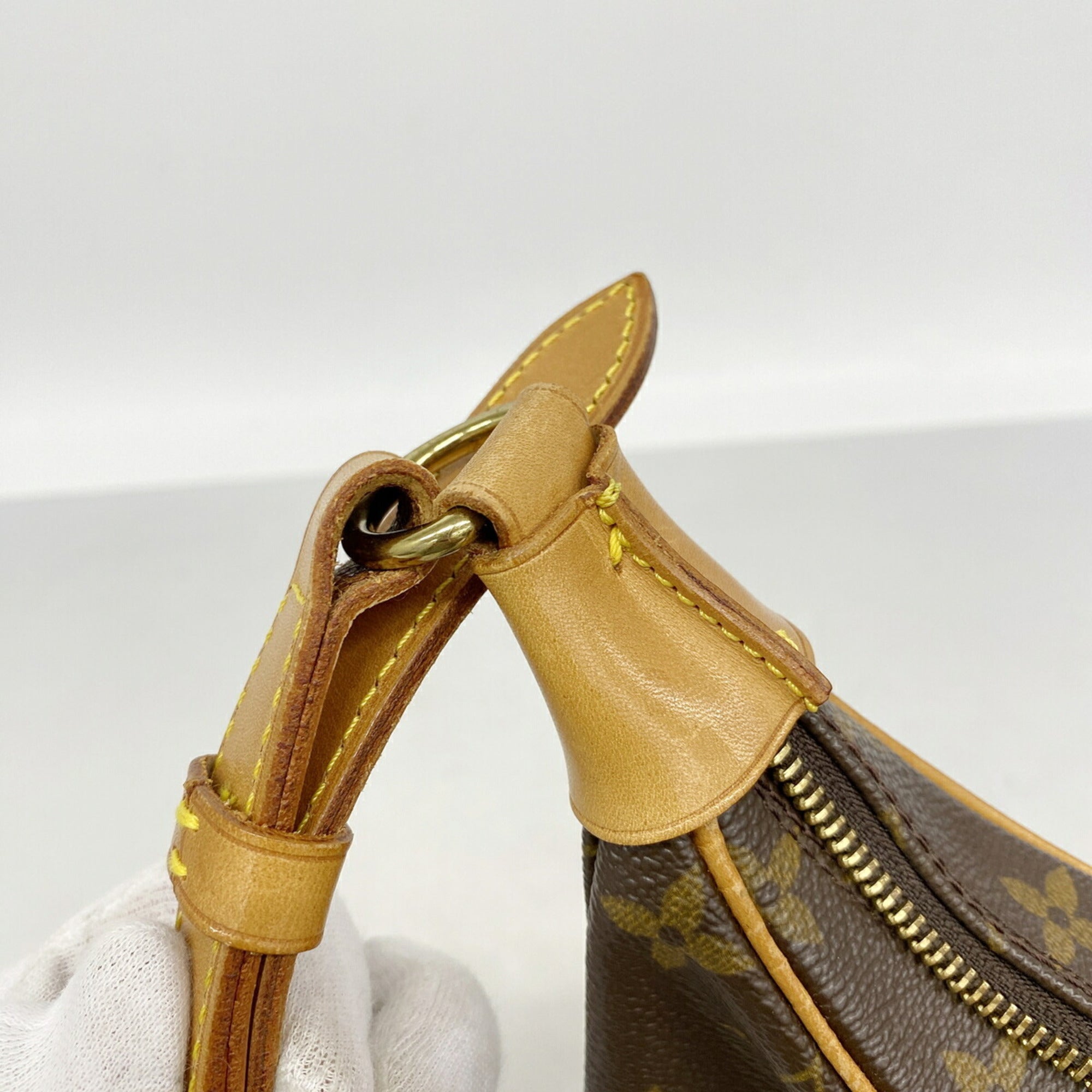 Louis Vuitton Brown Shoulder Bag (Pre-Owned)