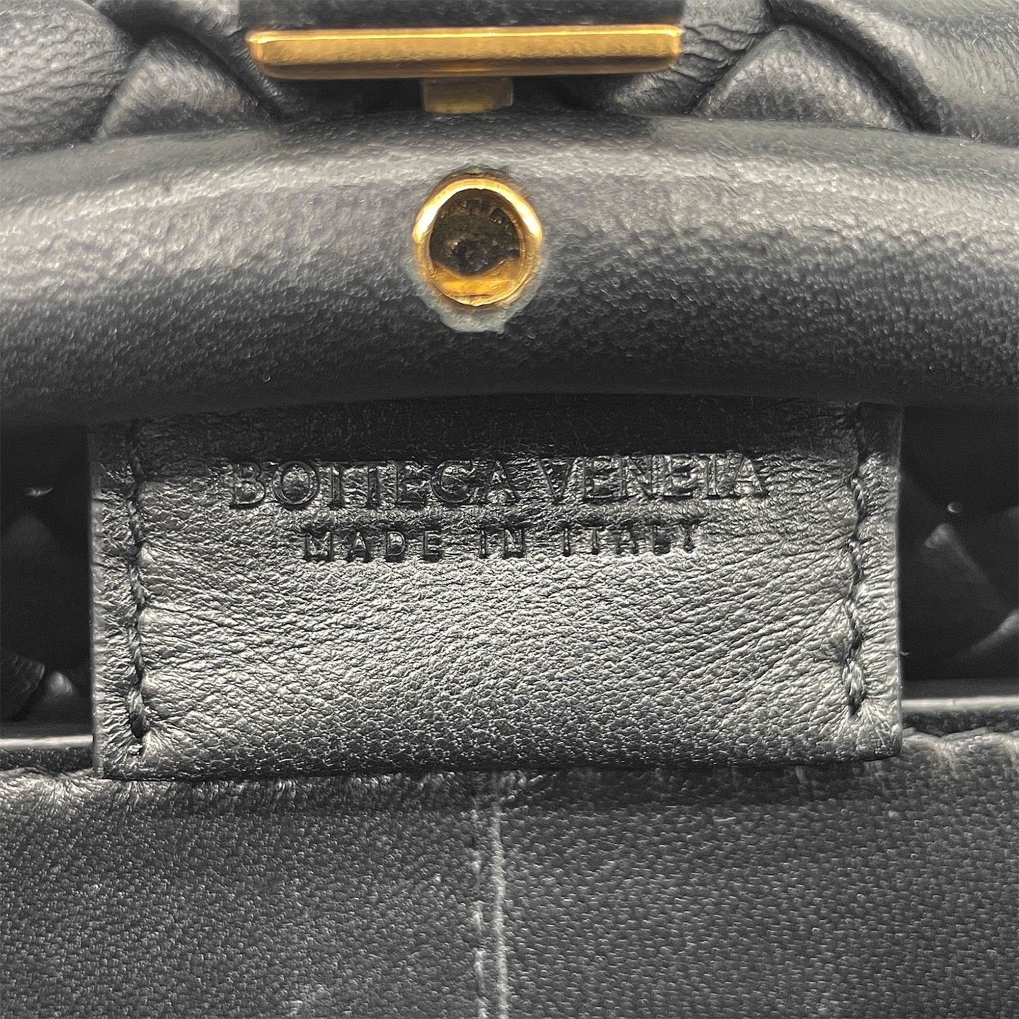 Bottega Veneta Black Leather Shoulder Bag (Pre-Owned)