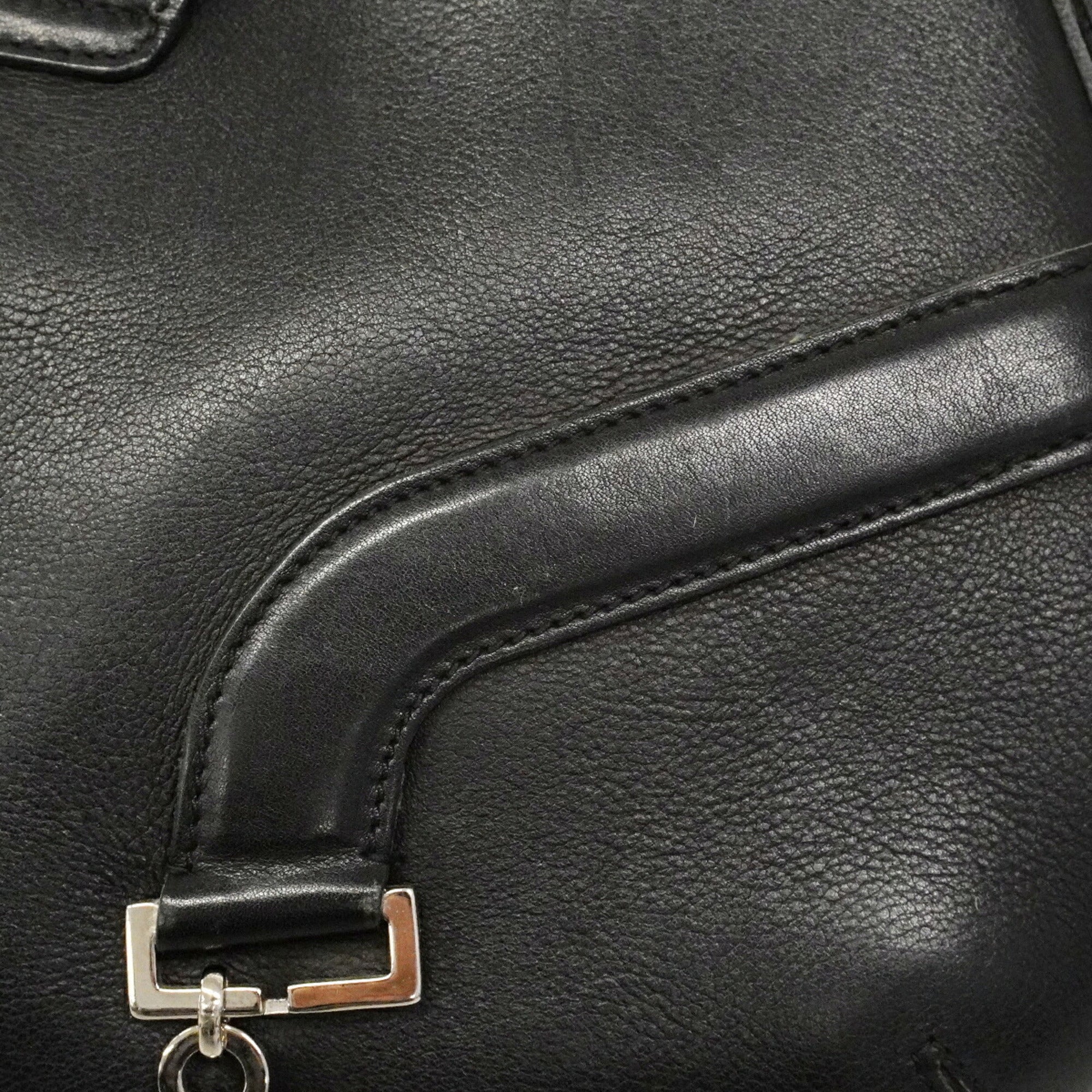 Salvatore Ferragamo Black Leather Shoulder Bag (Pre-Owned)