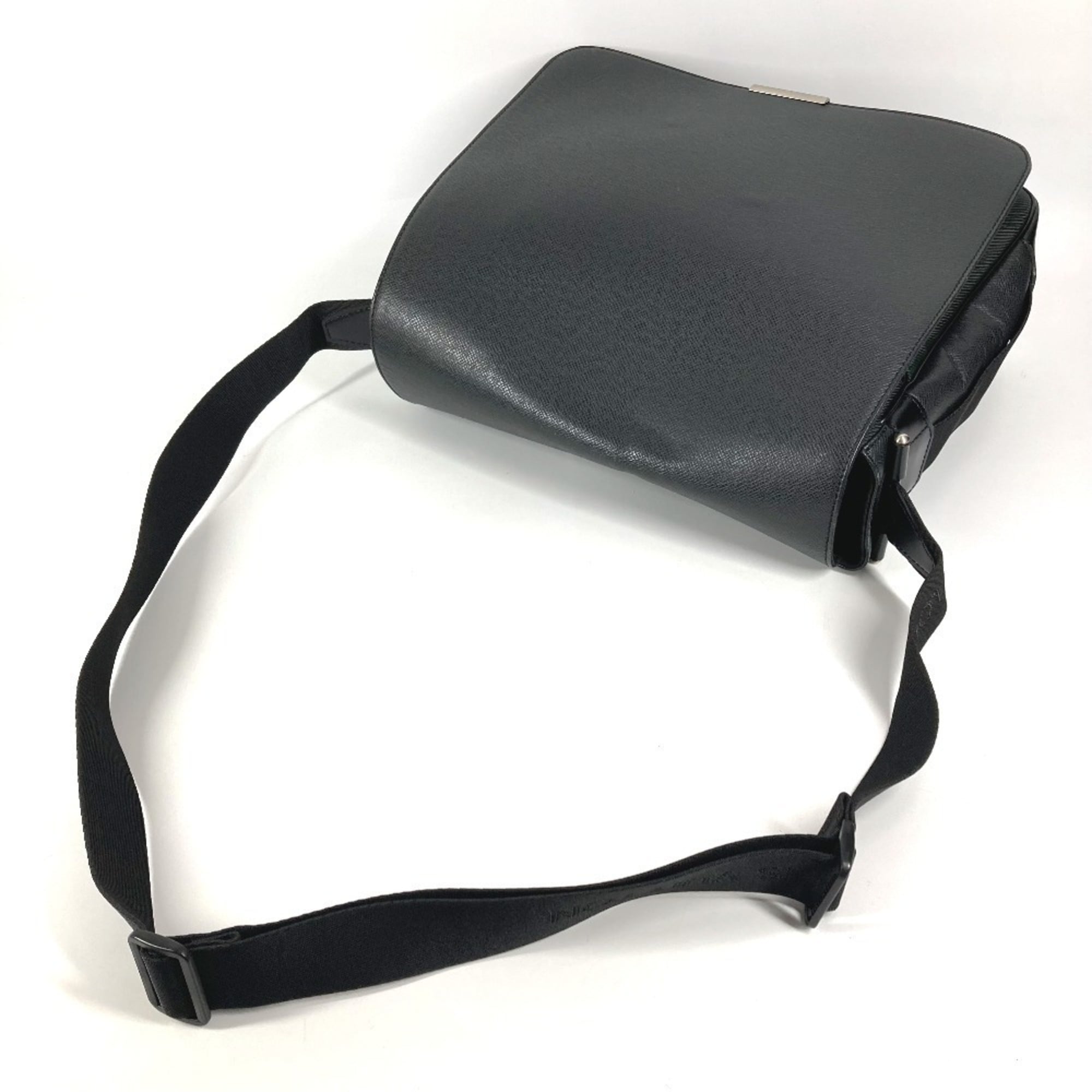 Louis Vuitton Ardoise Black Khaki Taiga Leather Nylon Leather Messenger Bag Shoulder Bag (Pre-Owned)