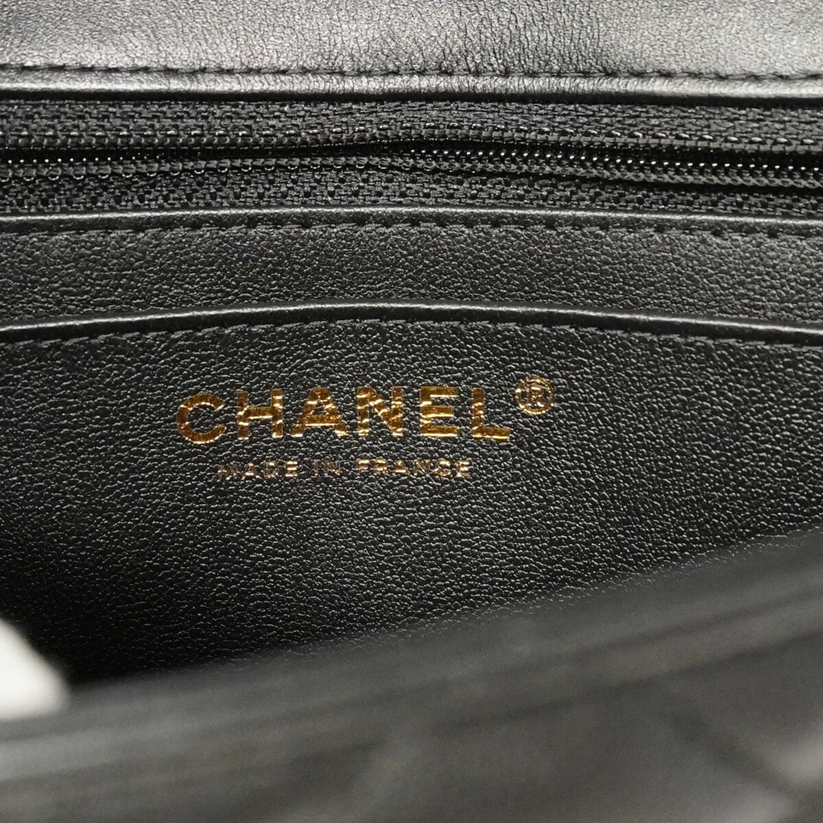Chanel Black Leather Shoulder Bag (Pre-Owned)