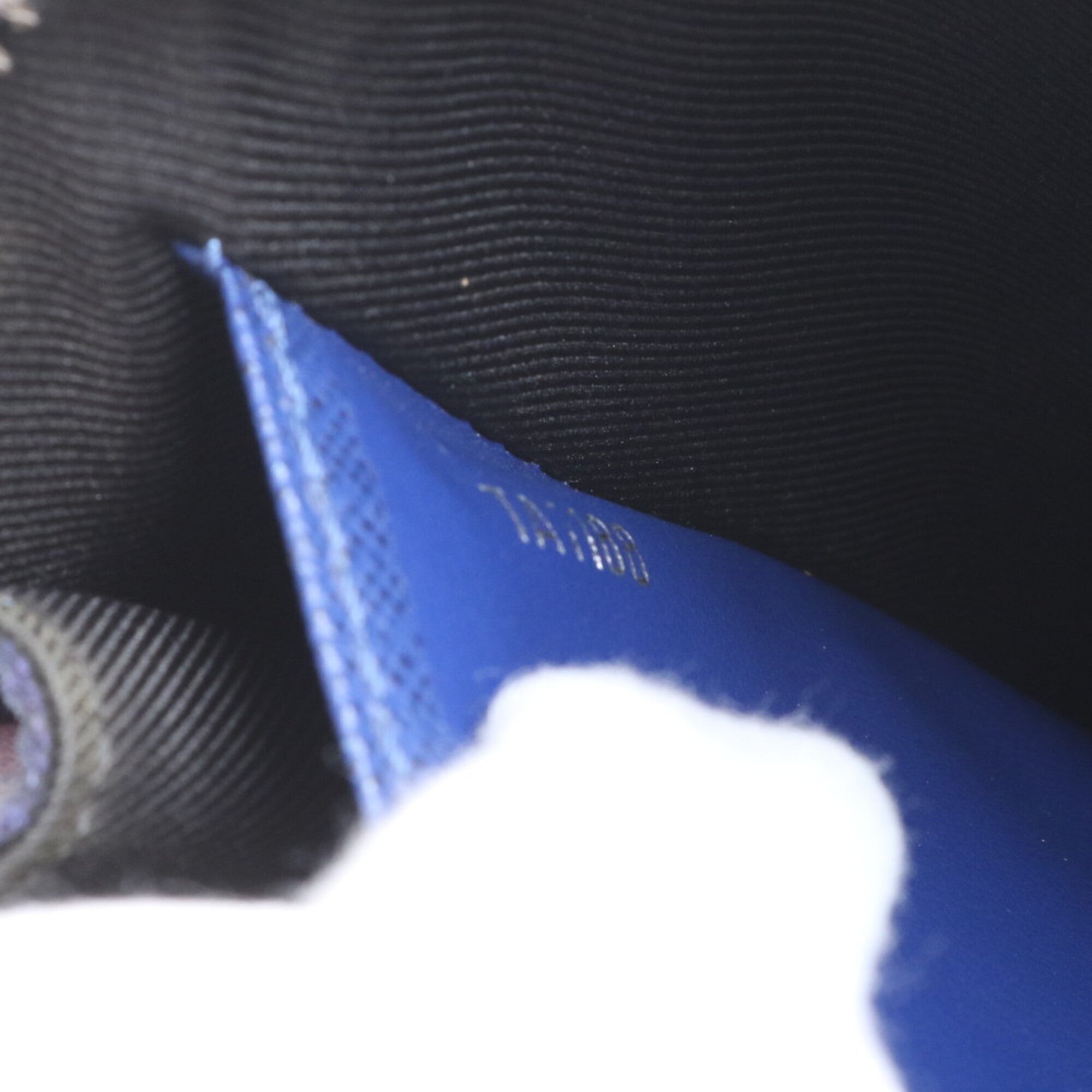 Louis Vuitton Taiga Blue Cobalt Leather Pochette (Pre-Owned)