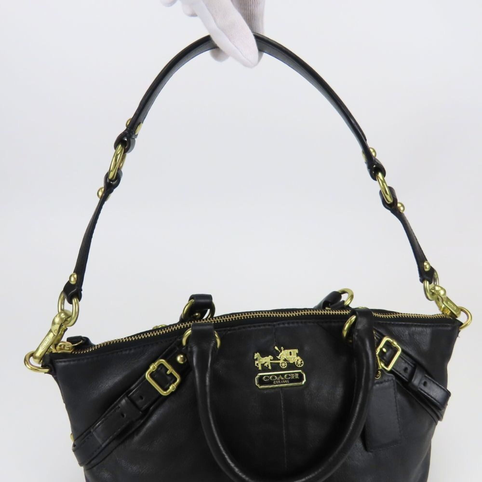 Coach Black Leather Handbag (Pre-Owned)