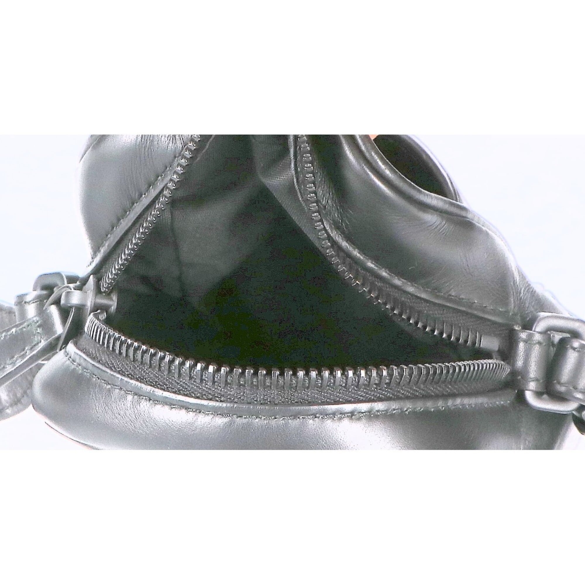 Bottega Veneta Black Leather Shoulder Bag (Pre-Owned)