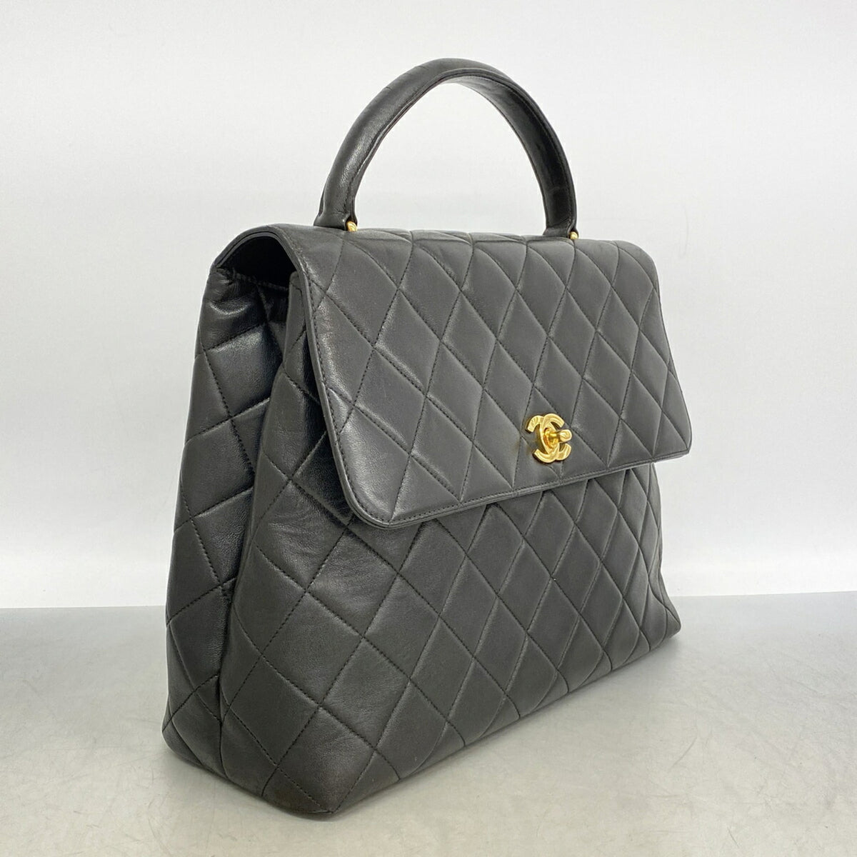 Chanel Black Leather Handbag (Pre-Owned)
